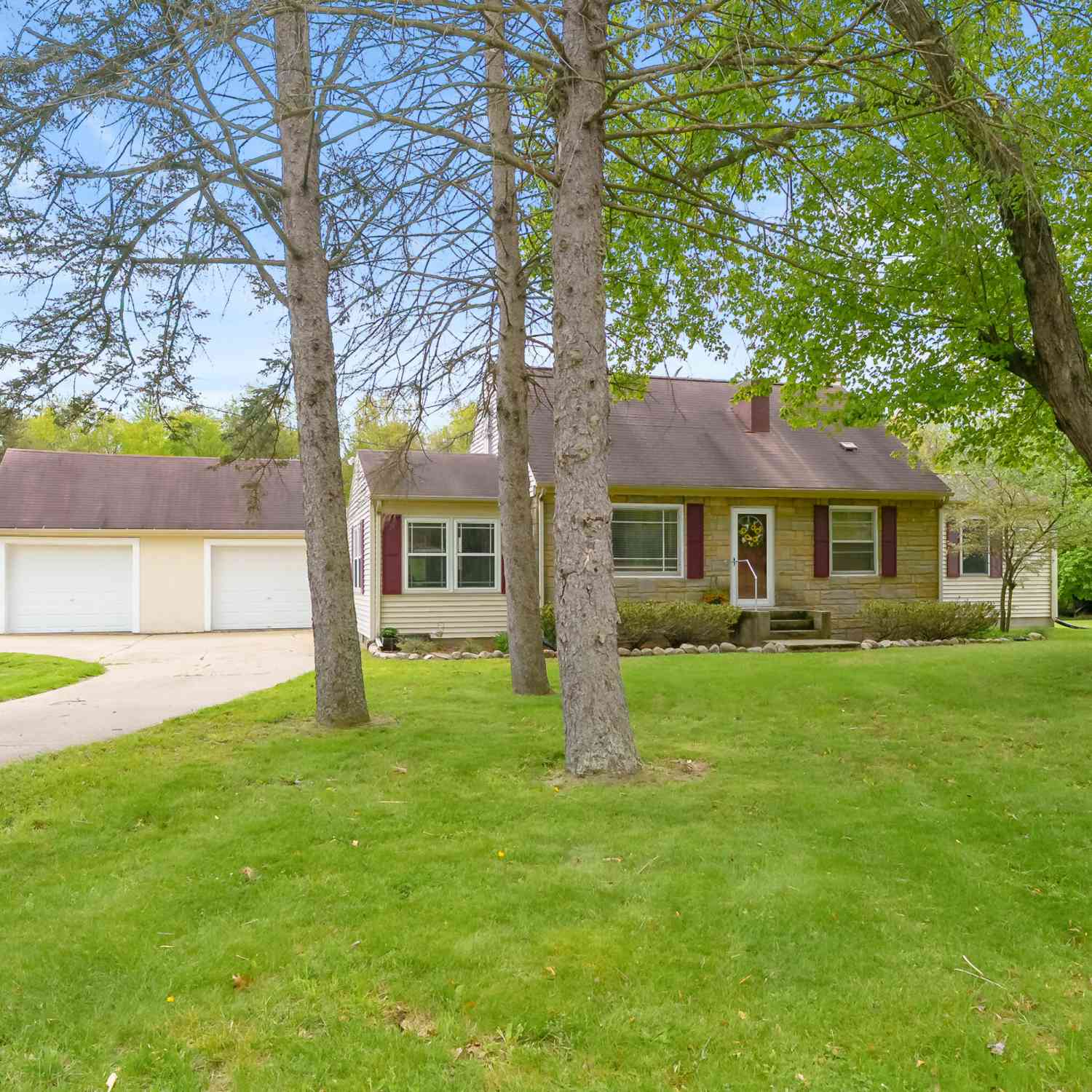 Homes For Sale - 8586 E Main Street<br/> Kalamazoo County, Galesburg, MI 49053