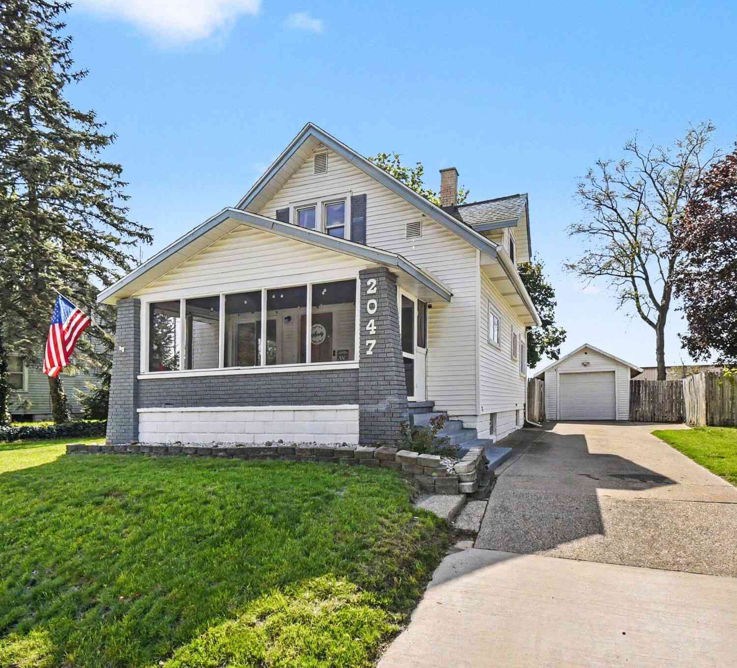 Homes For Sale - 2047 Greenfield Avenue<br/> Wyoming, MI 49519