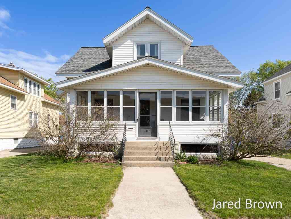 Homes For Sale - 1039 Pennoyer Avenue<br/> Grand Haven, MI 49417