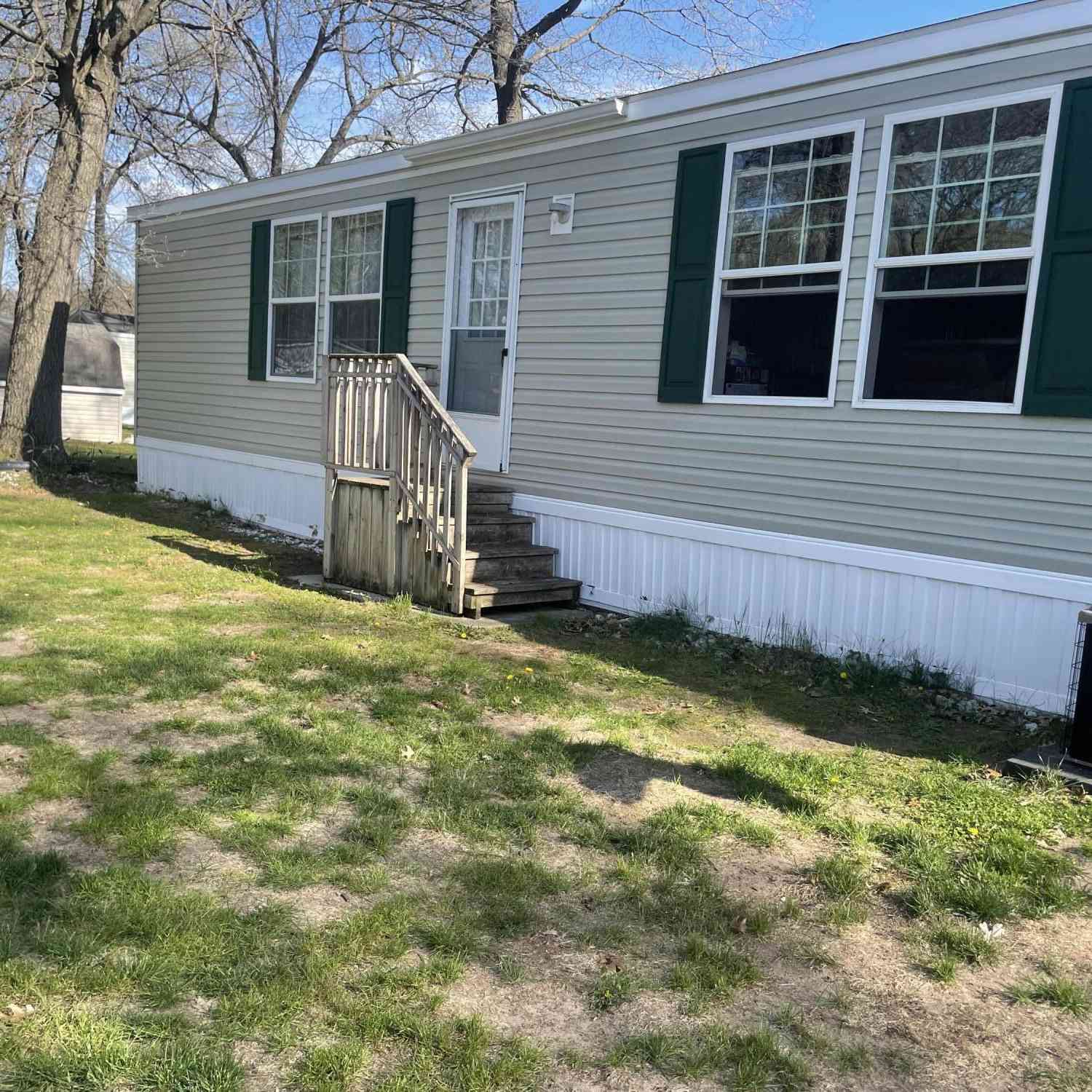 Mobile Home For Sale - 570 S Sunshine Lane<br/> Muskegon, MI 49442