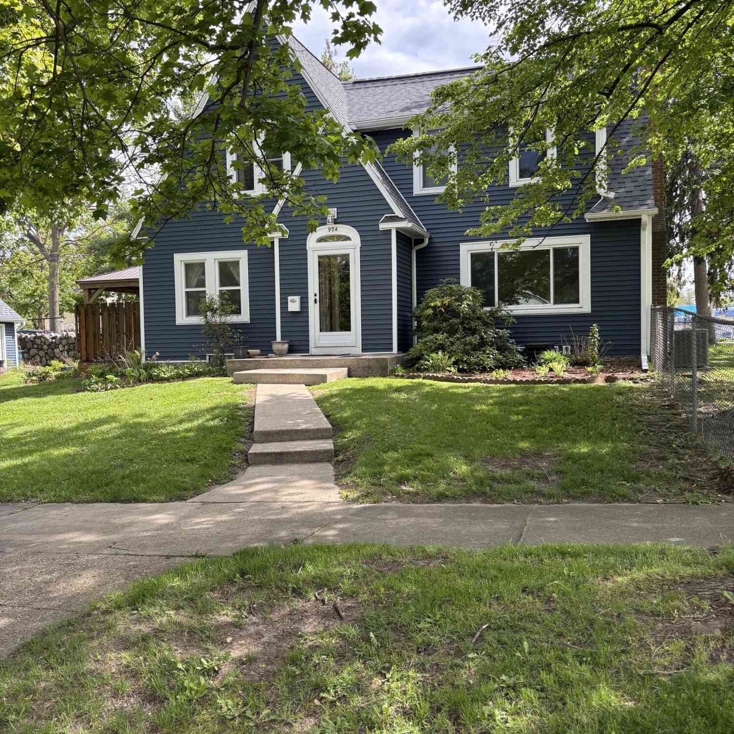 Homes For Sale - 904 Homecrest Avenue<br/> Kalamazoo, MI 49001