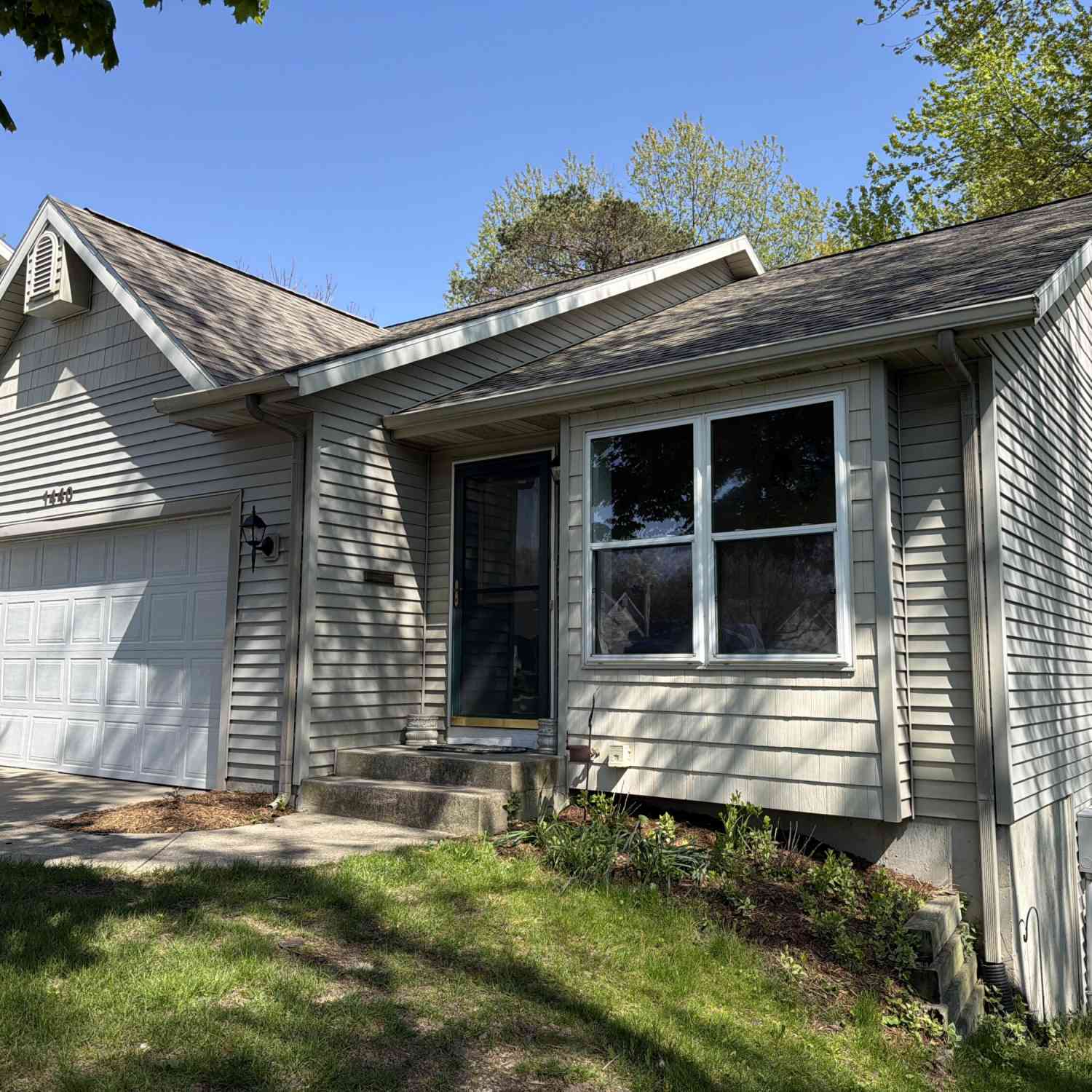 Condo For Sale - 1440 Woodlawn Cmns #10<br/> Ottawa County, Grand Haven, MI 49417