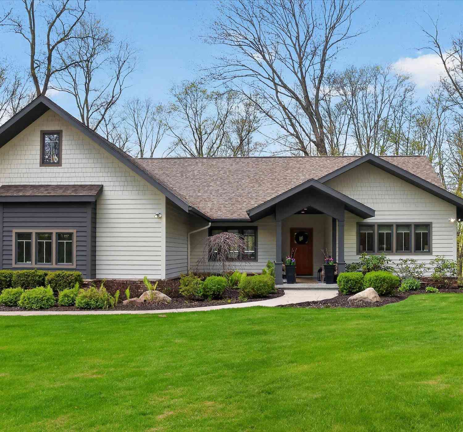 Homes For Sale - 1901 Mccabe Avenue<br/> Lowell, MI 49331