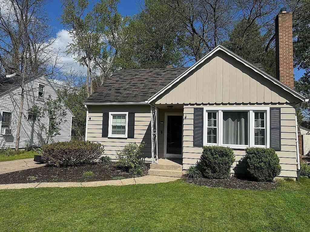 Homes For Sale - 3821 Oakridge Drive<br/> Kalamazoo, MI 49008