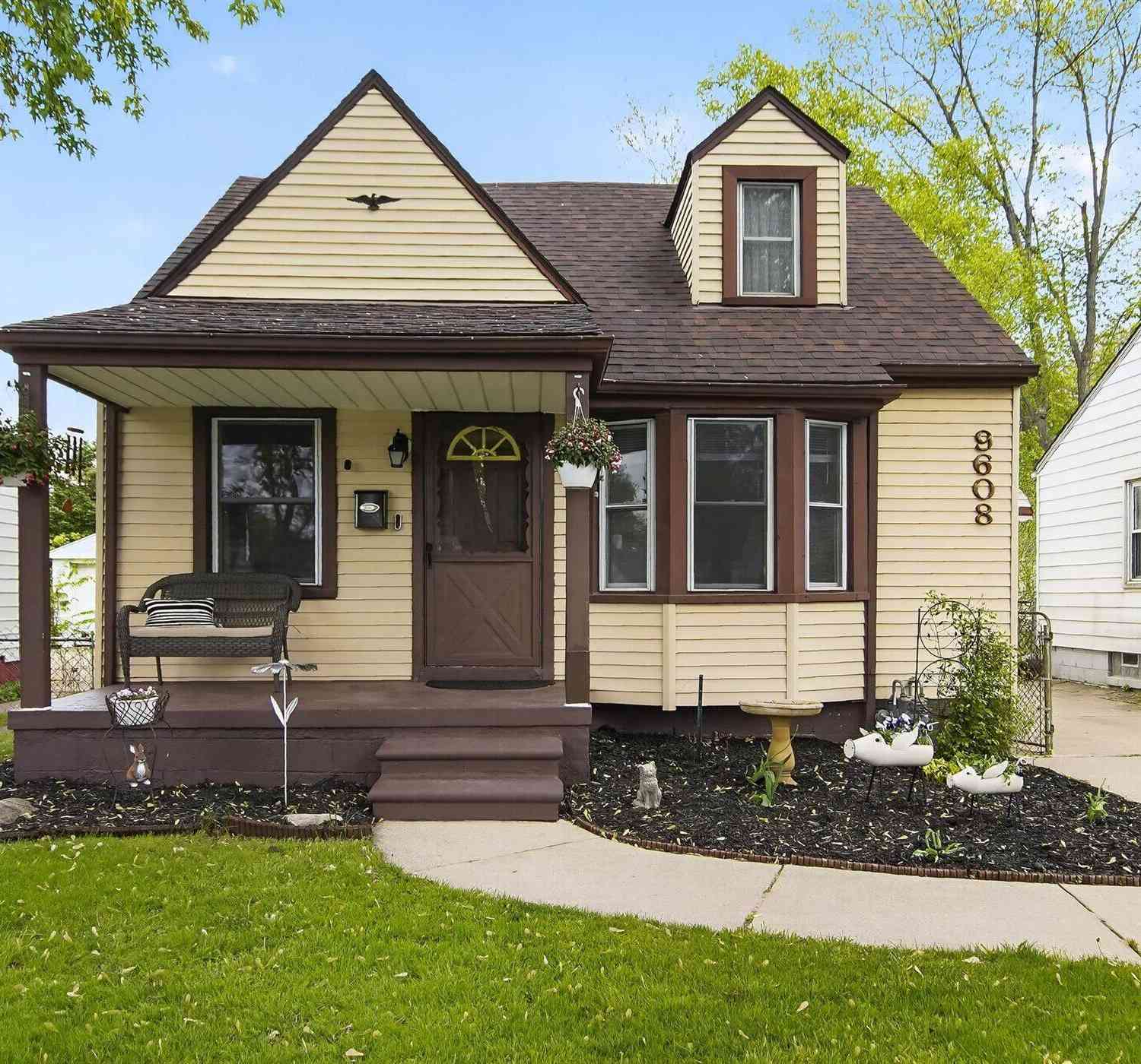 Homes For Sale - 9608 Tecumseh Avenue<br/> Redford, MI 48239