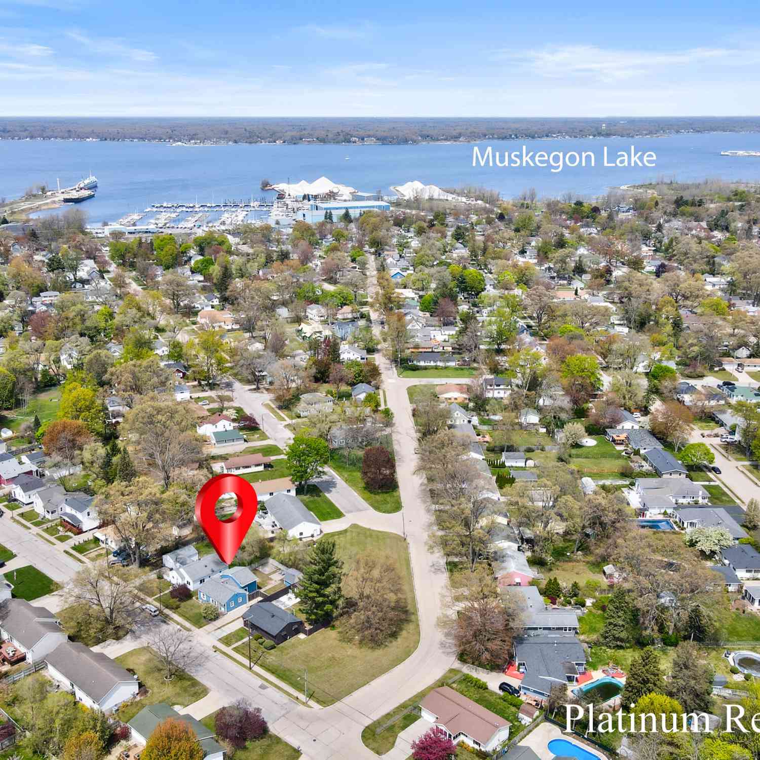 Homes For Sale - 2390 Greenwood Street<br/> Muskegon, MI 49441