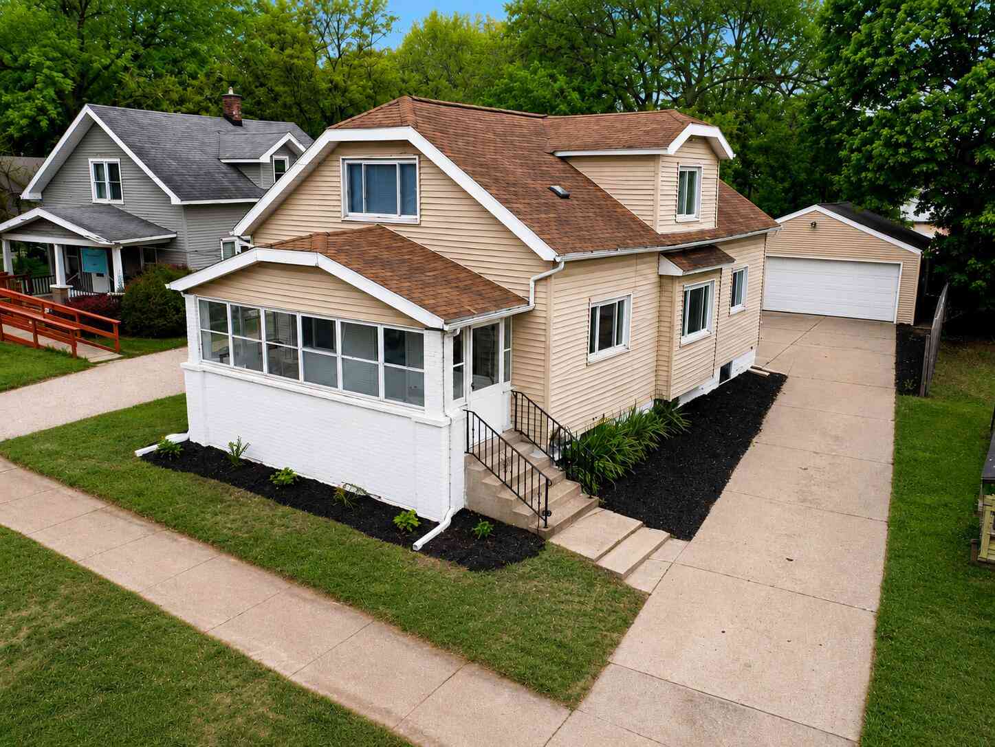 Homes For Sale - 819 Harding Street<br/> Grand Rapids, MI 49544