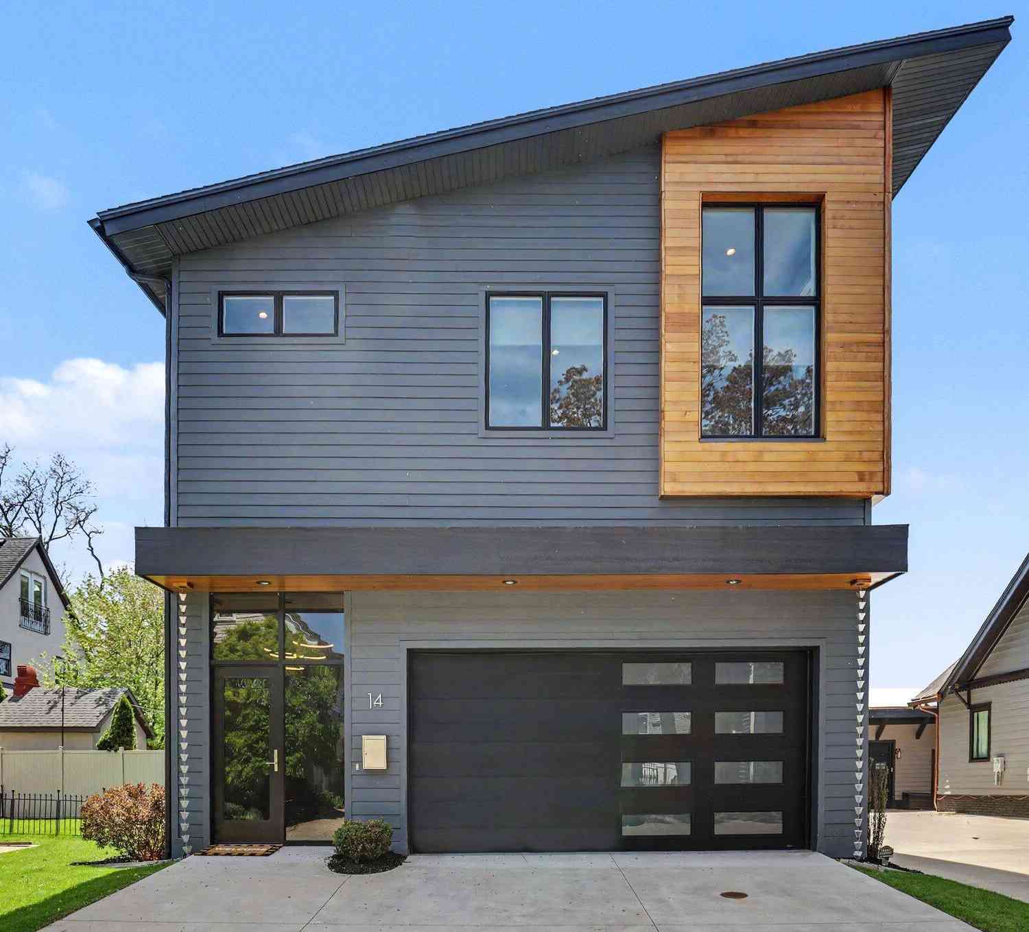 Homes For Sale - 14 Trowbridge Street<br/> Grand Rapids, MI 49503