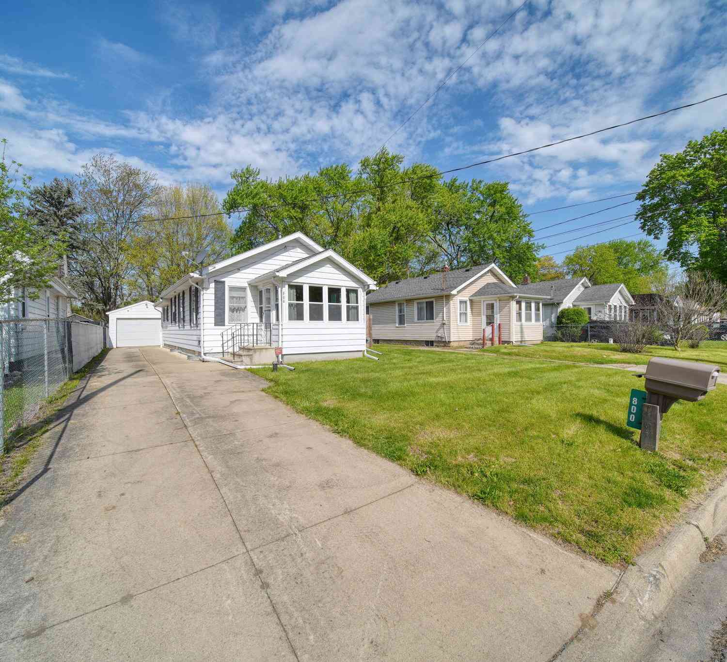 Homes For Sale - 800 Fairyland Avenue<br/> Jackson, MI 49202