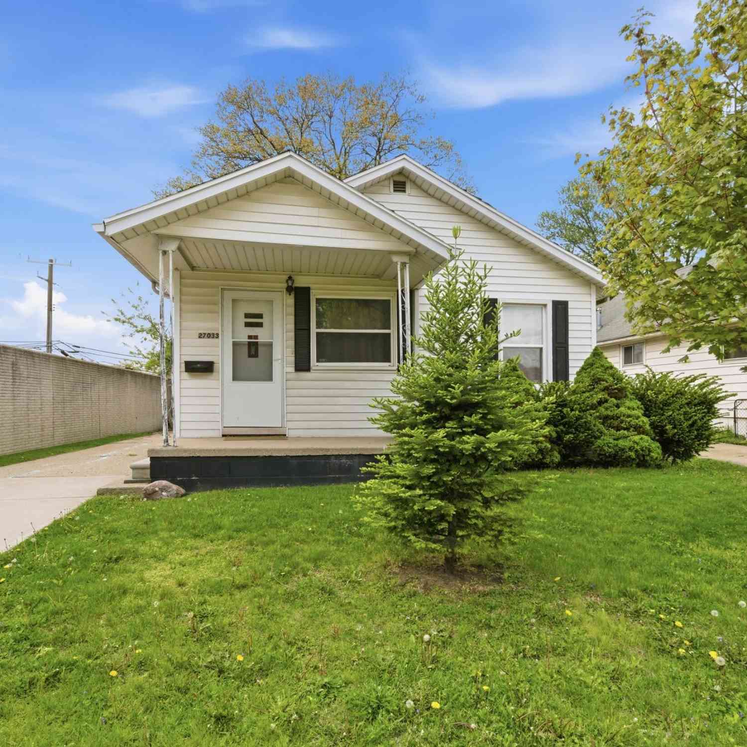 Homes For Rent - 27033 Brush Street<br/> Madison Heights, MI 48071