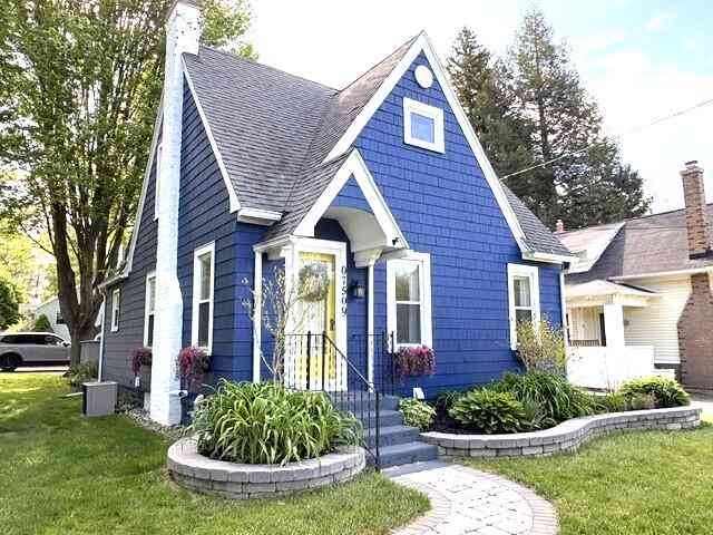 Homes For Sale - 7509 M-43<br/> South Haven, MI 49090