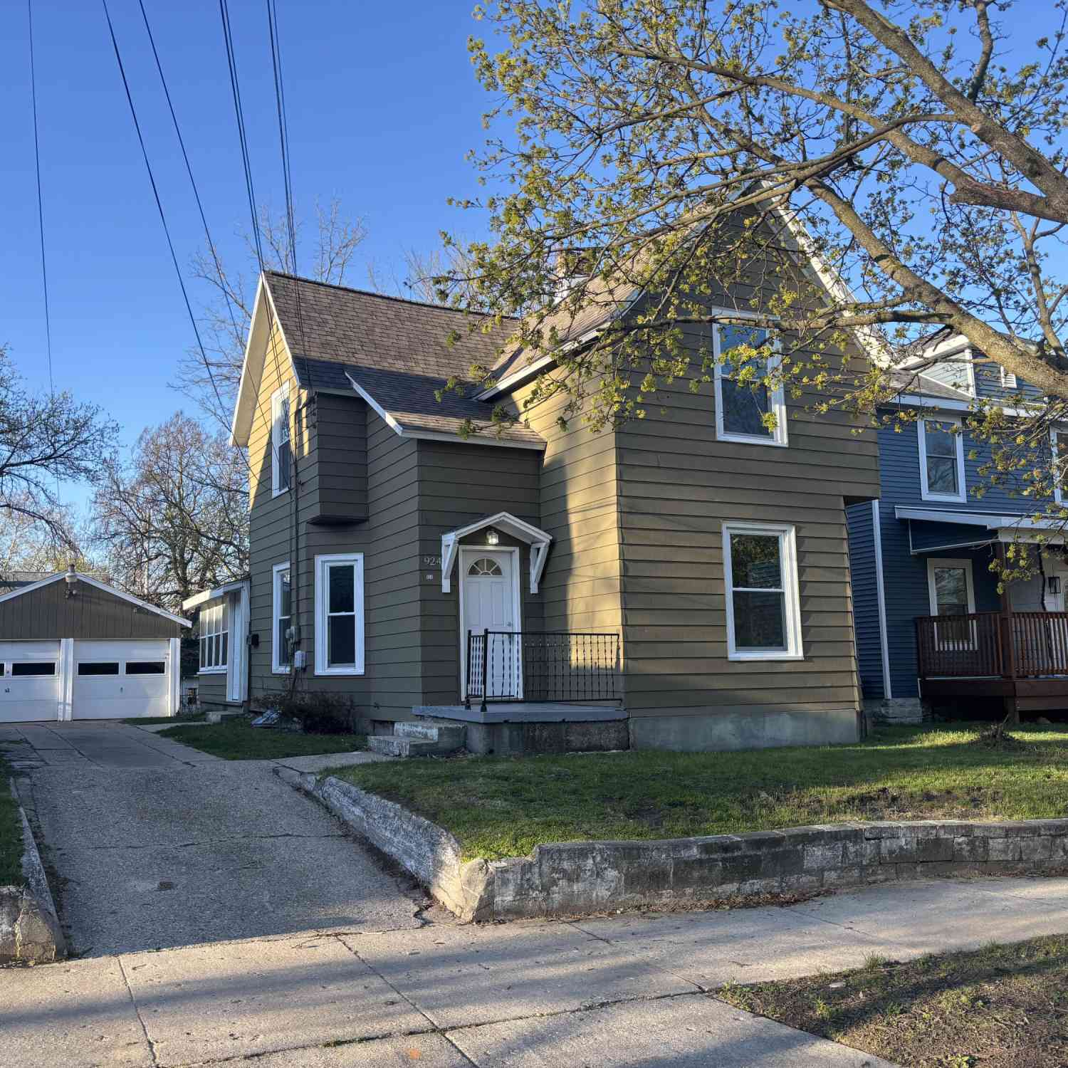 Homes For Sale - 924 Worden Street<br/> Grand Rapids, MI 49507