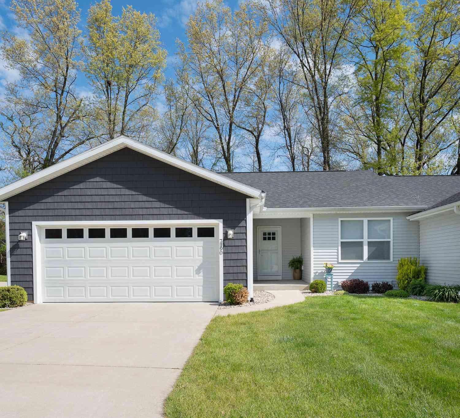 Condo For Sale - 7190 Glendora Lane<br/> Kalamazoo, MI 49009