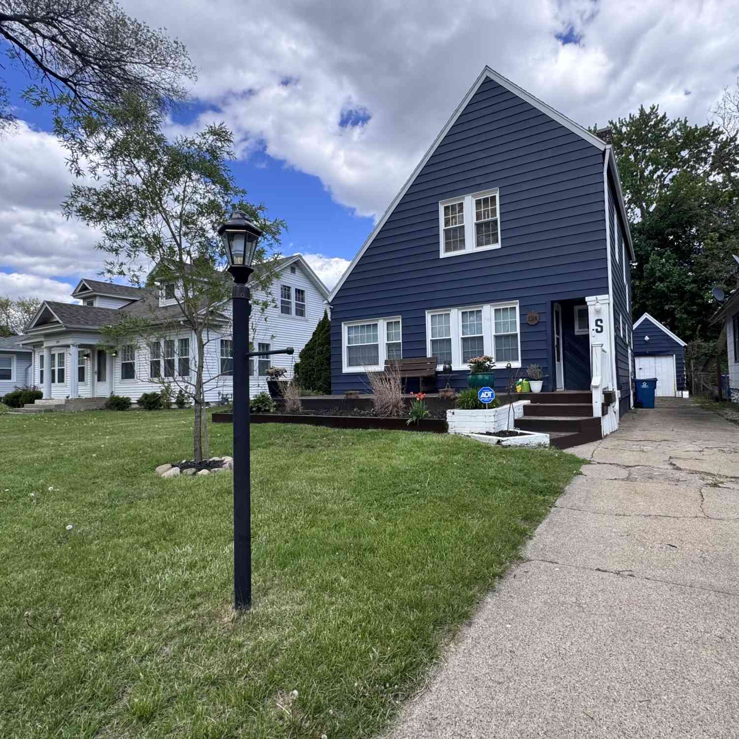 Homes For Sale - 124 N Broad Street<br/> Battle Creek, MI 49017