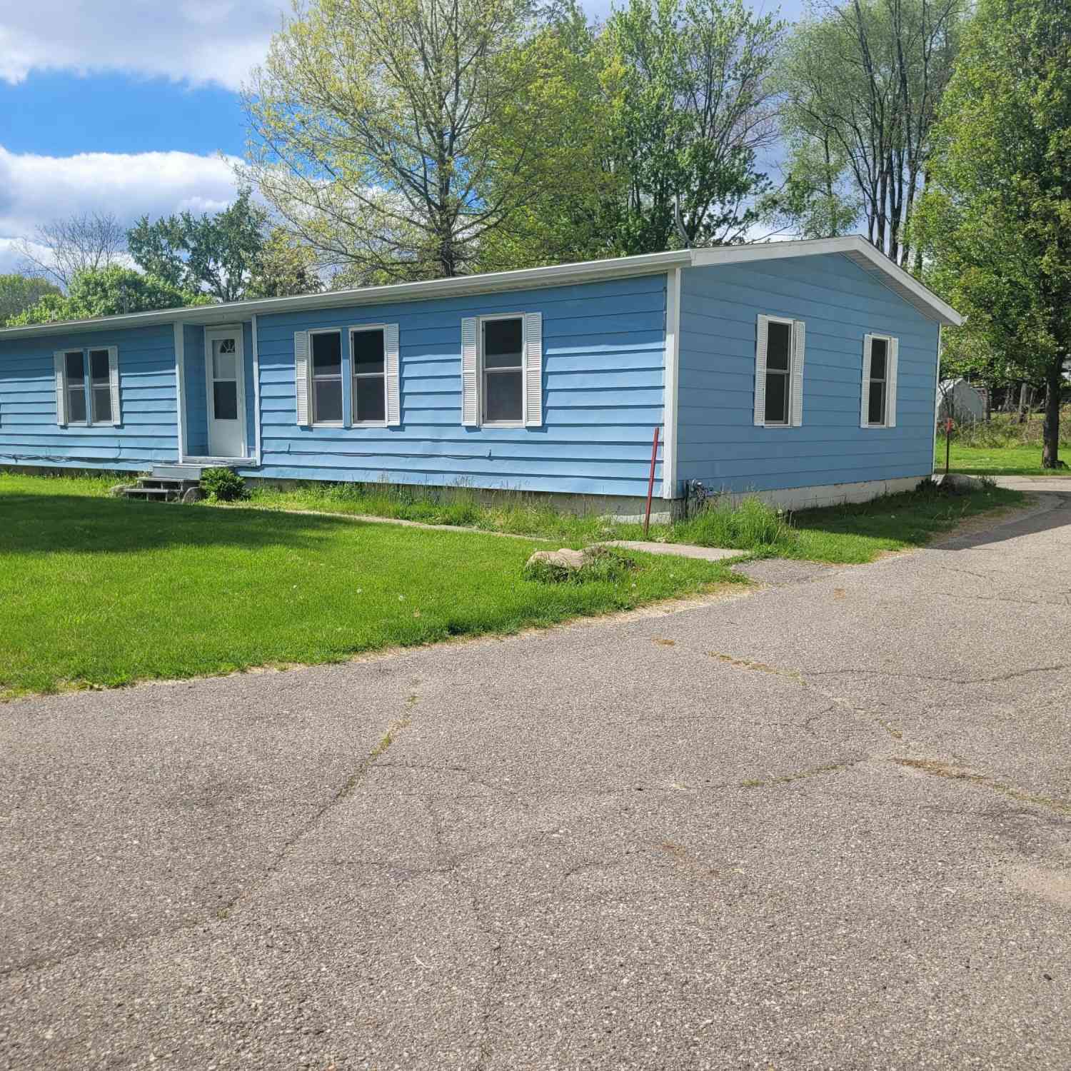 Homes For Sale - 316 E Saint Joe Street<br/> Hillsdale County, Litchfield, MI 49252