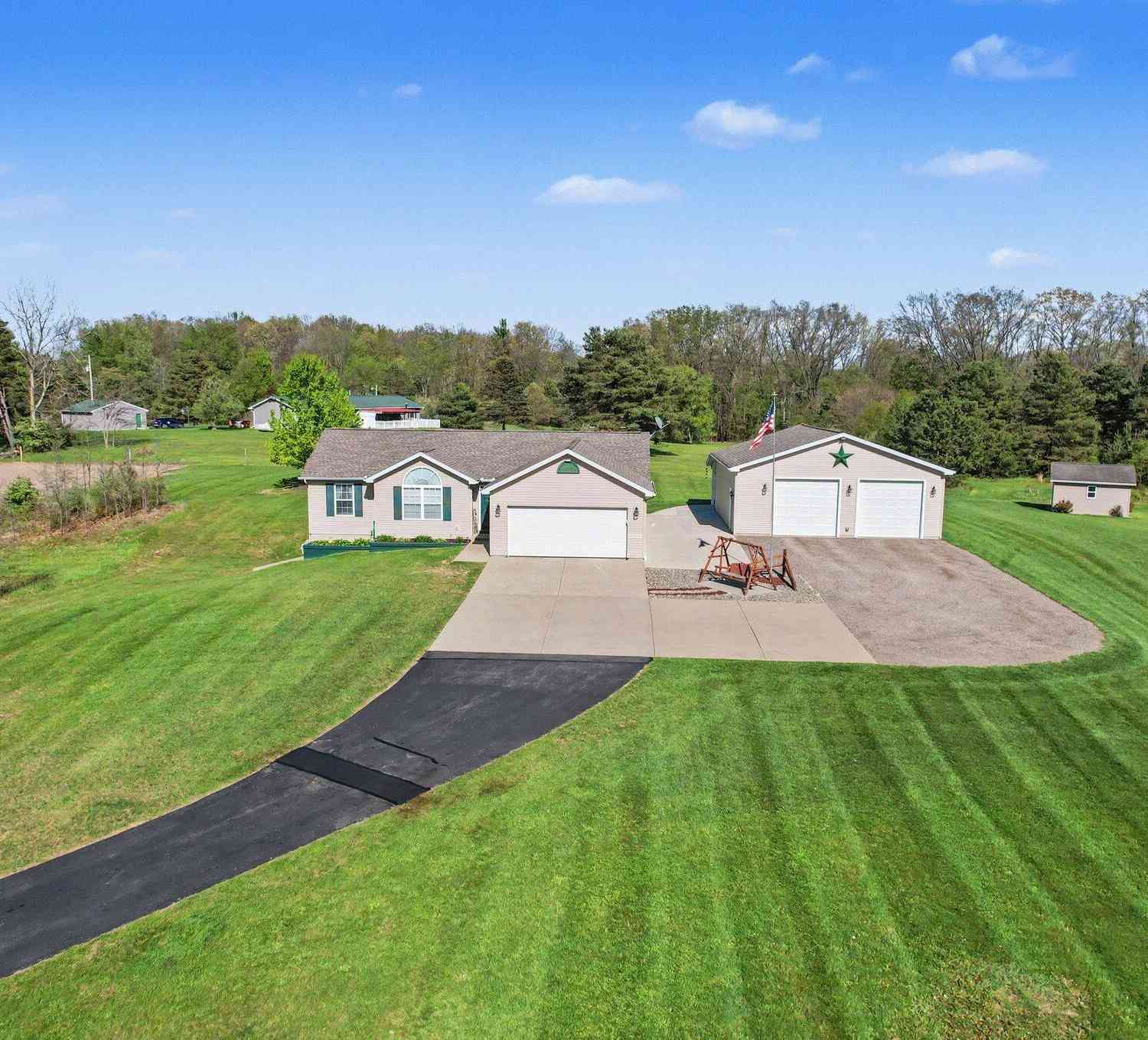 Homes For Sale - 15575 S M 66 Highway<br/> Battle Creek, MI 49017