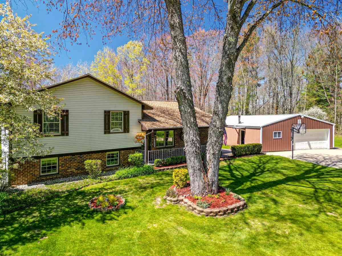 Homes For Sale - 10343 N Walnut Avenue<br/> Newaygo County, Bitely, MI 49309