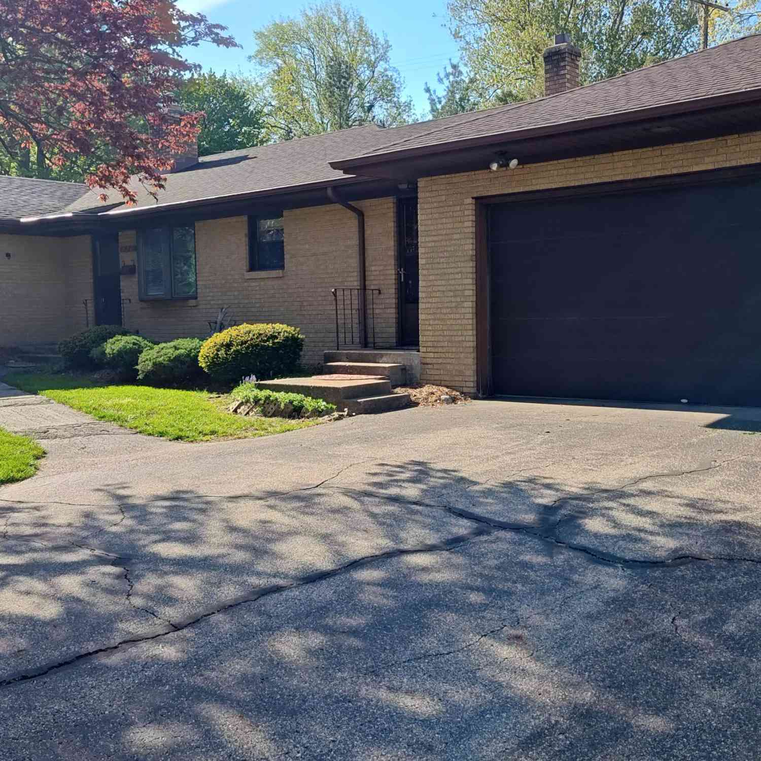 Homes For Sale - 422 3 Mile Road<br/> Grand Rapids, MI 49505