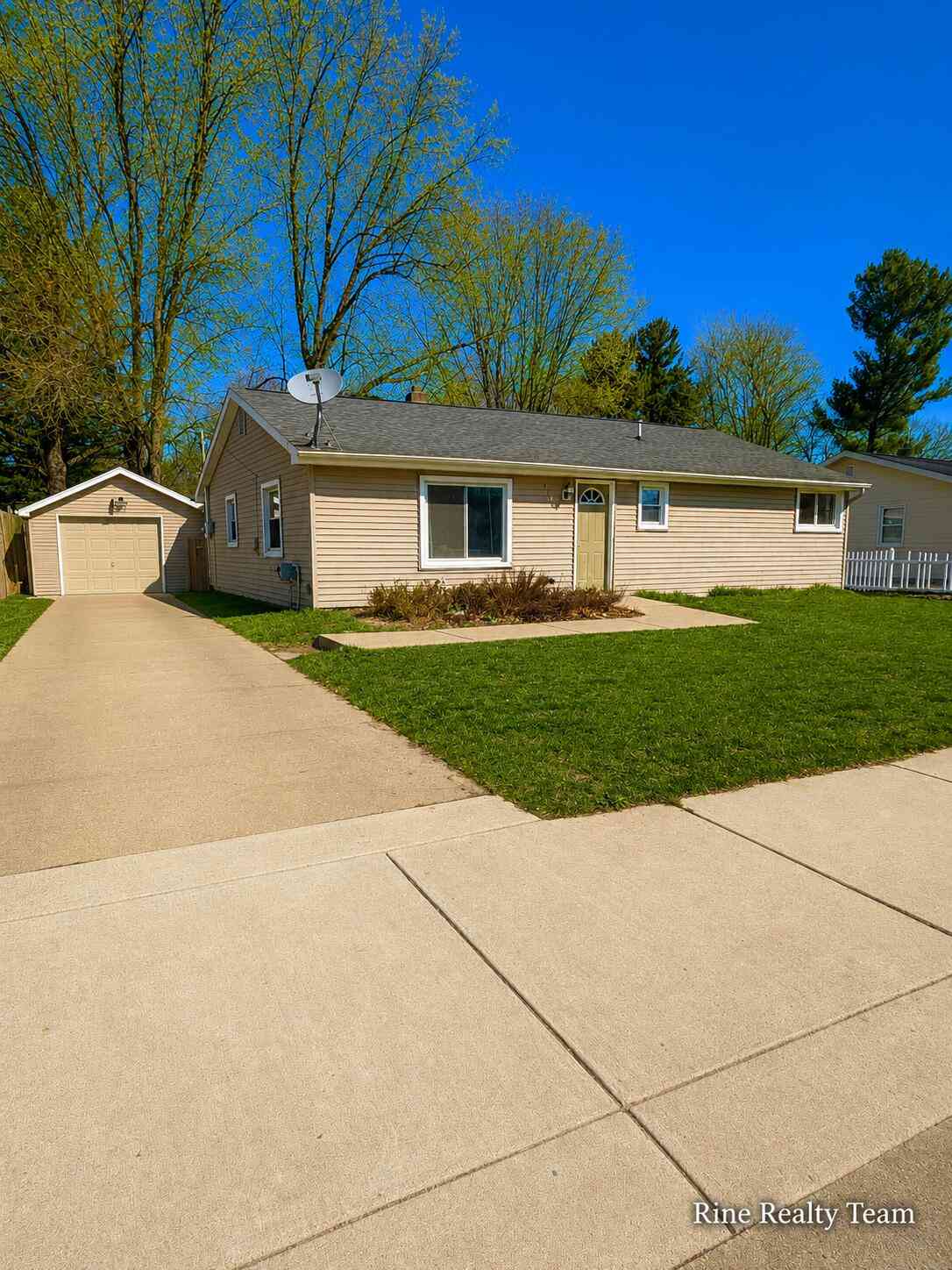 Homes For Sale - 714 Cherry Street<br/> Charlotte, MI 48813