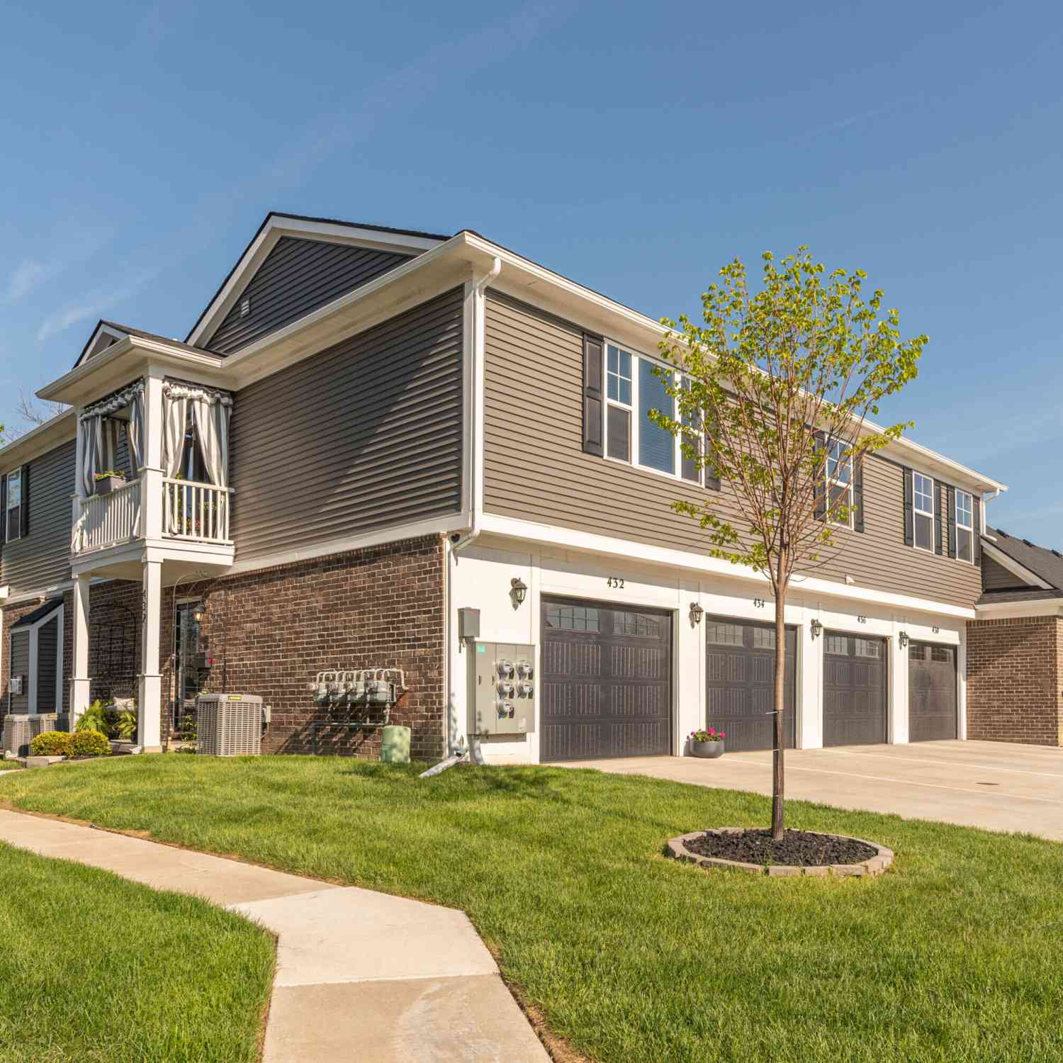 Condo For Sale - 432 Maple Cove Circle<br/> Saline, MI 48176
