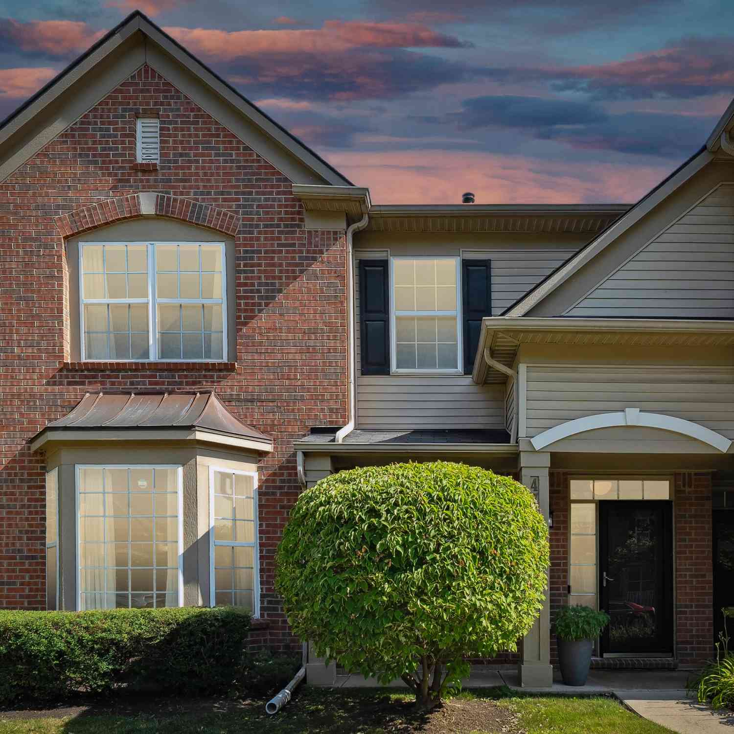 Condo For Sale - 47628 Ormskirk Drive<br/> Canton, MI 48188