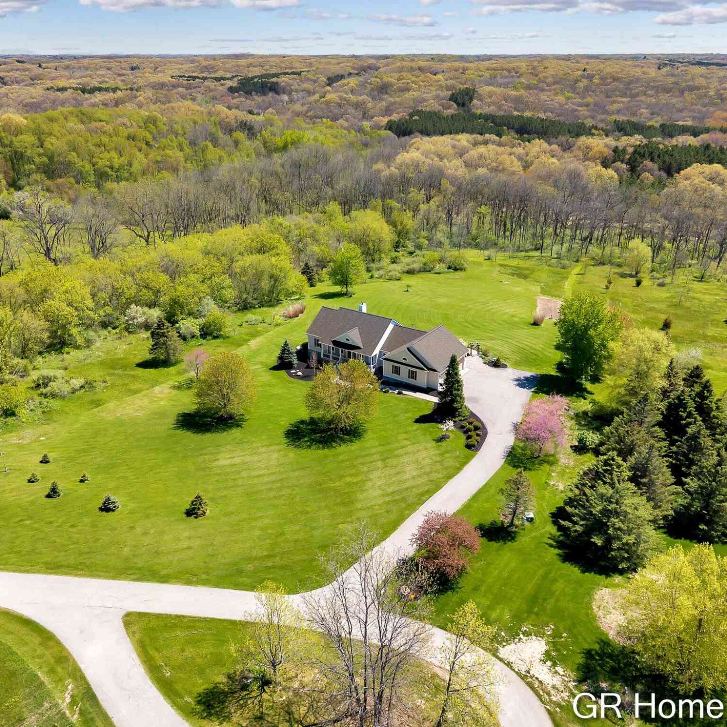 Homes For Sale - 3400 4 Mile Court<br/> Ada, MI 49301