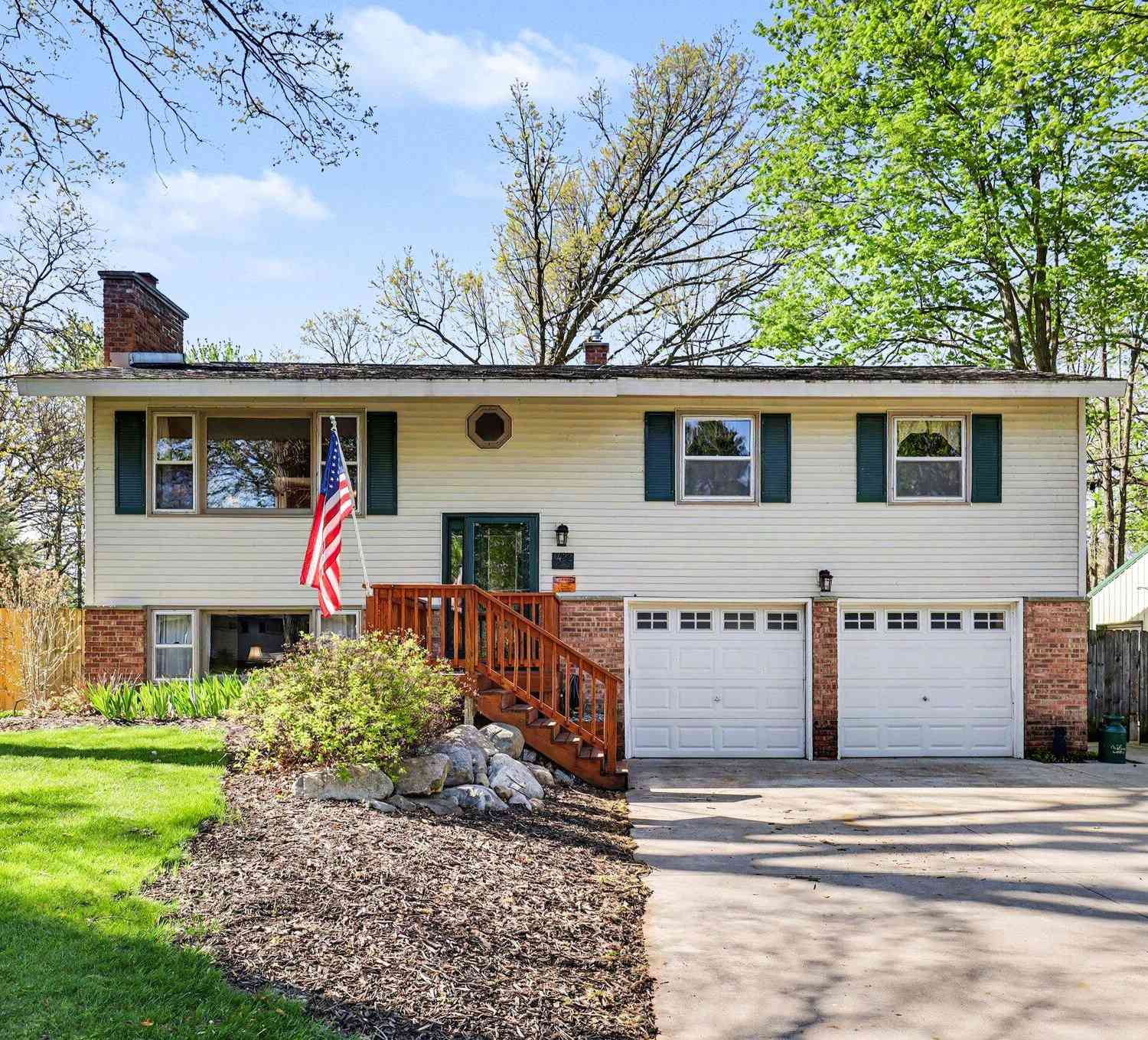 Homes For Sale - 1422 Maplewood Drive<br/> Jenison, MI 49428
