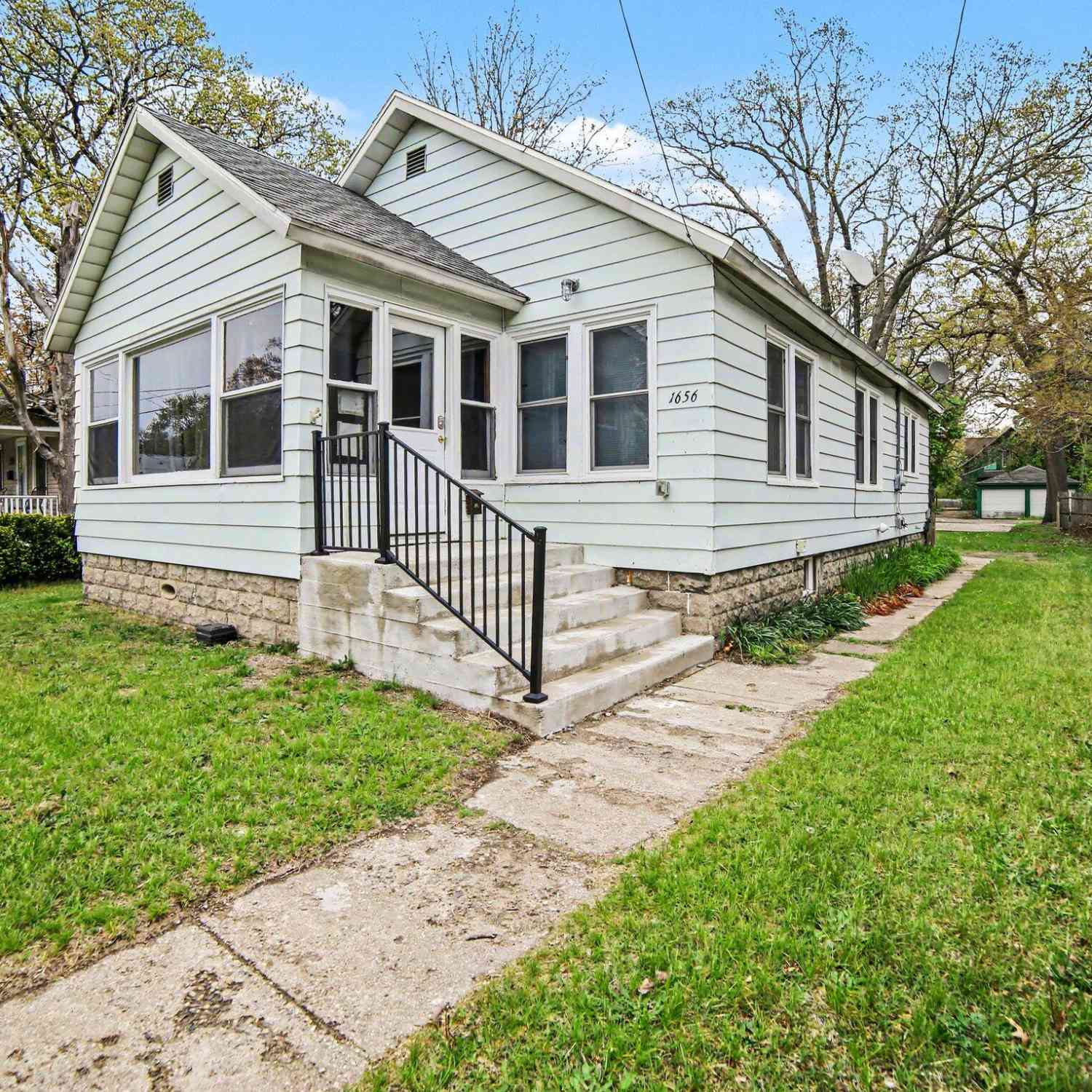 Homes For Sale - 1656 Park Street<br/> Muskegon, MI 49441