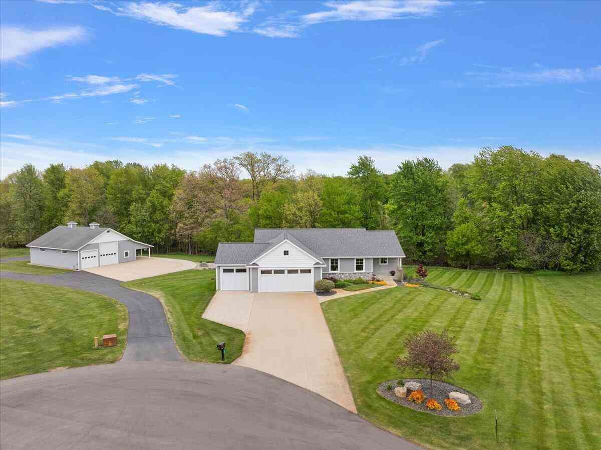 Homes For Sale - 89 Summerwyn Drive<br/> Caledonia, MI 49316