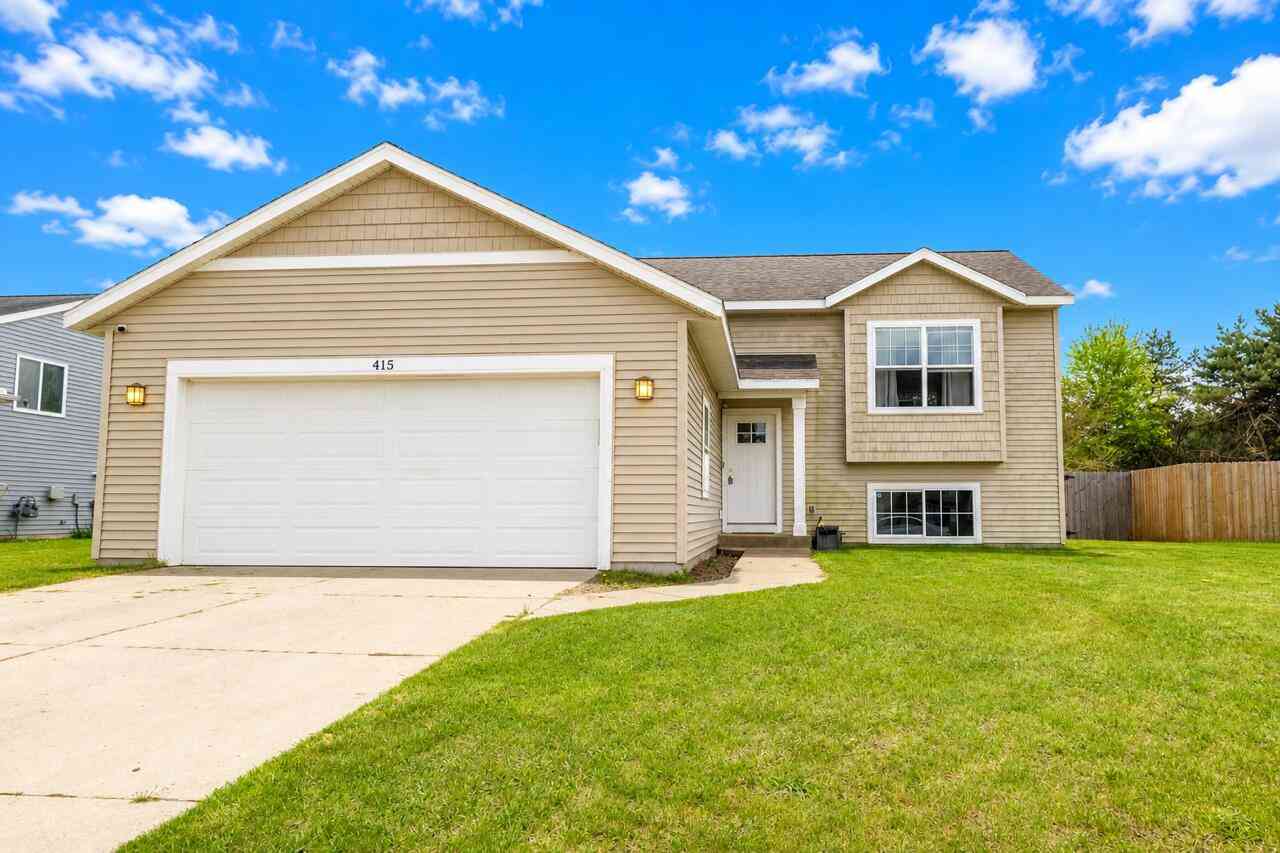 Homes For Sale - 415 White Pine Drive<br/> Belding, MI 48809