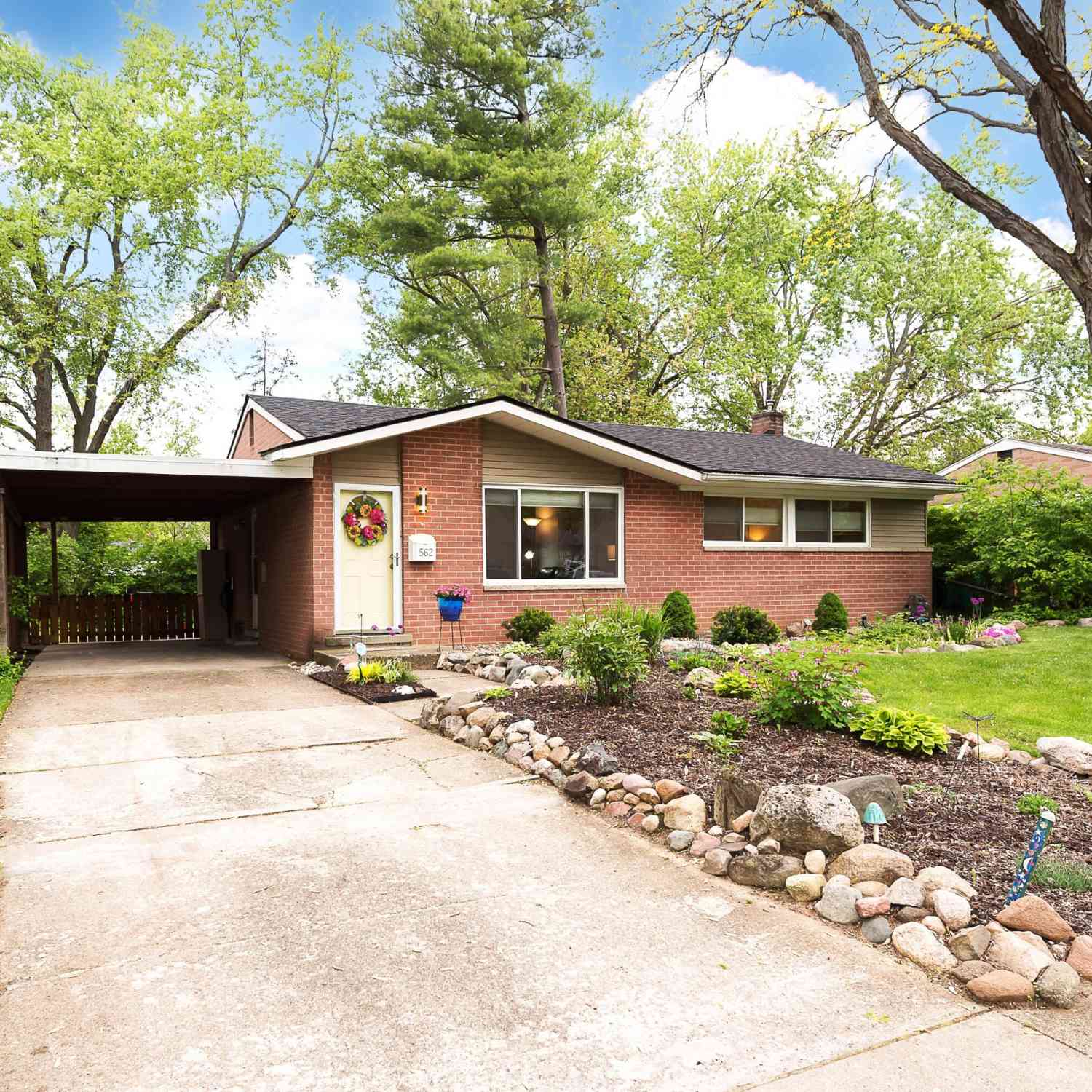 Homes For Sale - 562 Rosemont Avenue<br/> Saline, MI 48176