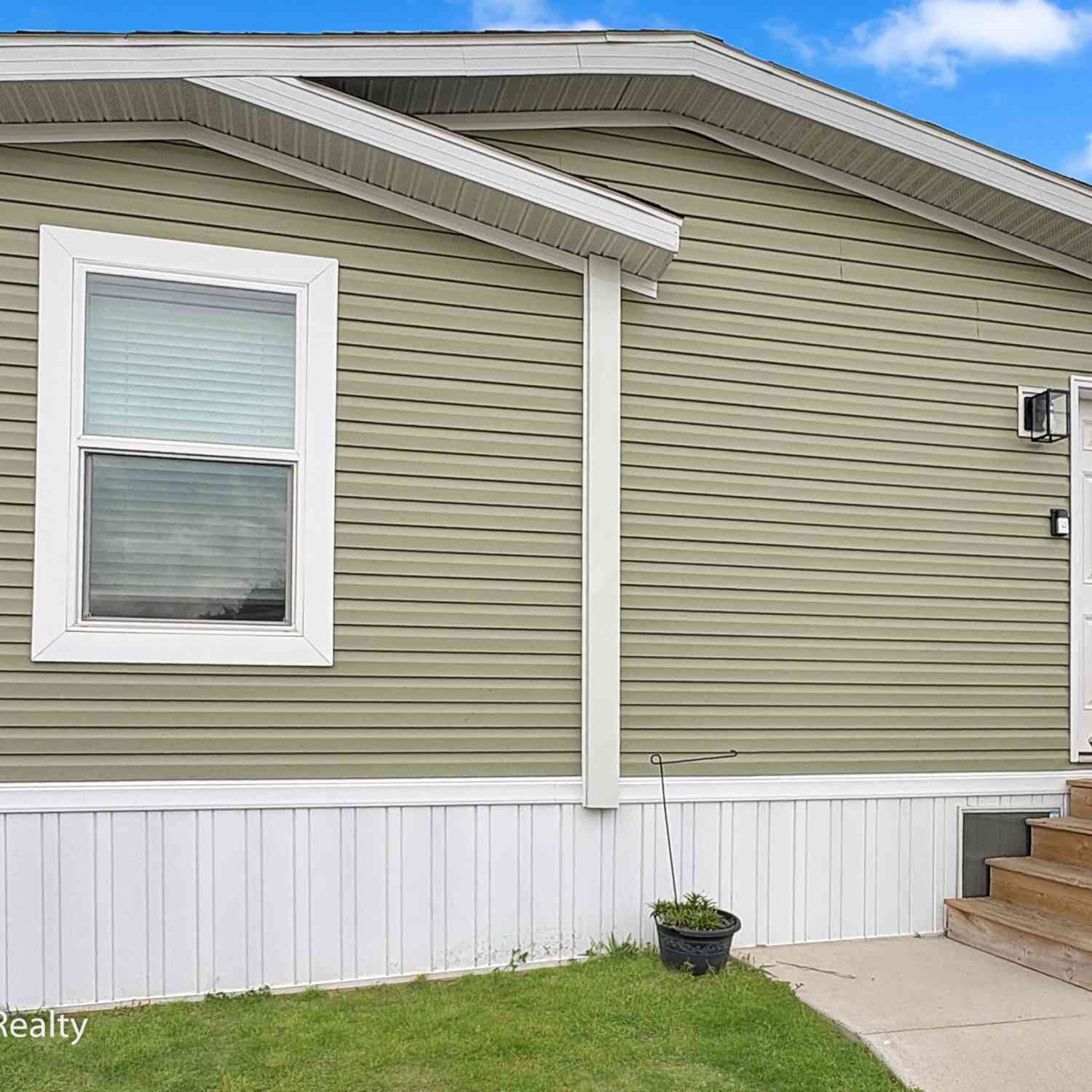 Mobile Home For Sale - 7045 Shamley Avenue<br/> Belmont, MI 49306