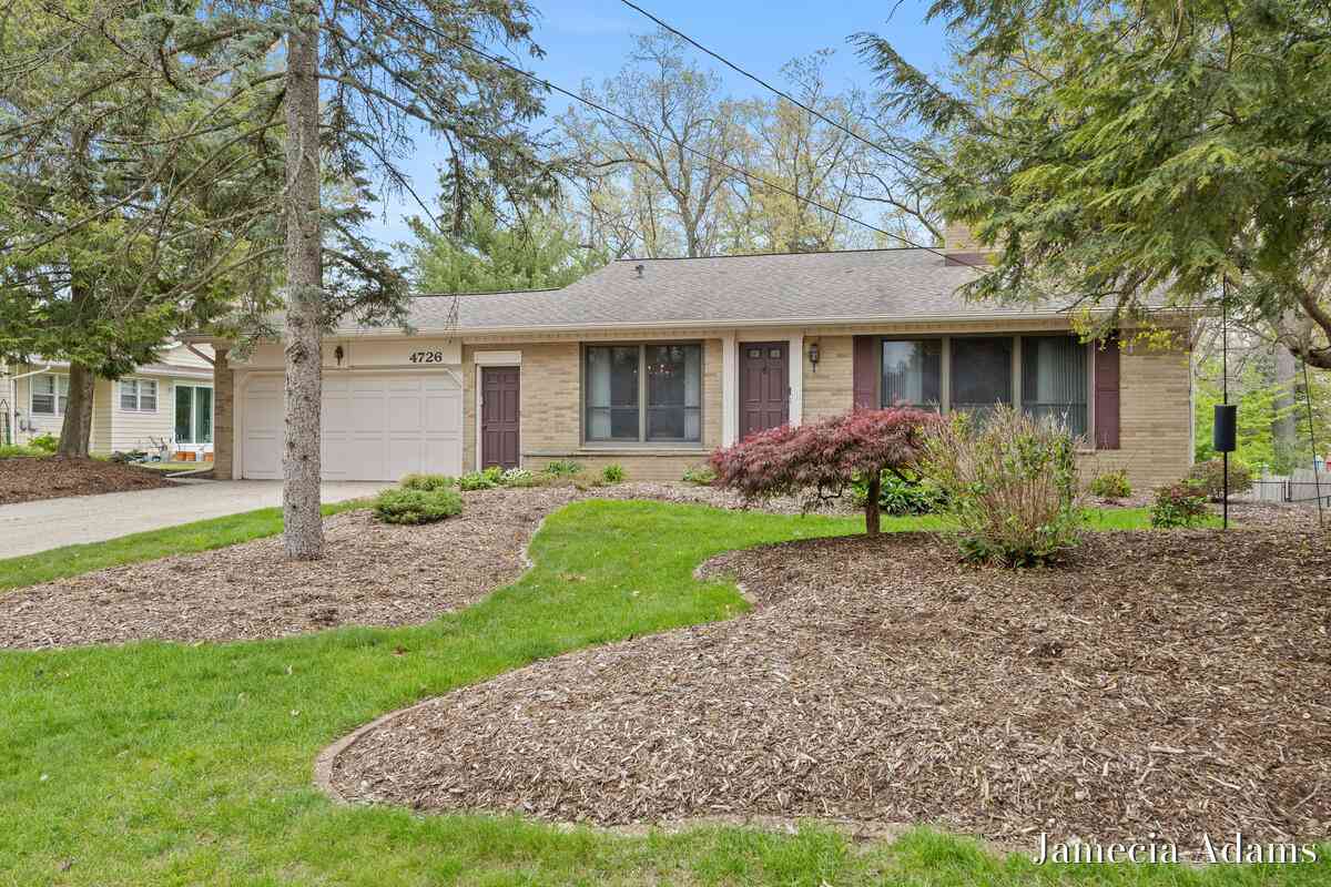 Homes For Sale - 4726 Poinsettia Avenue<br/> Grand Rapids, MI 49508