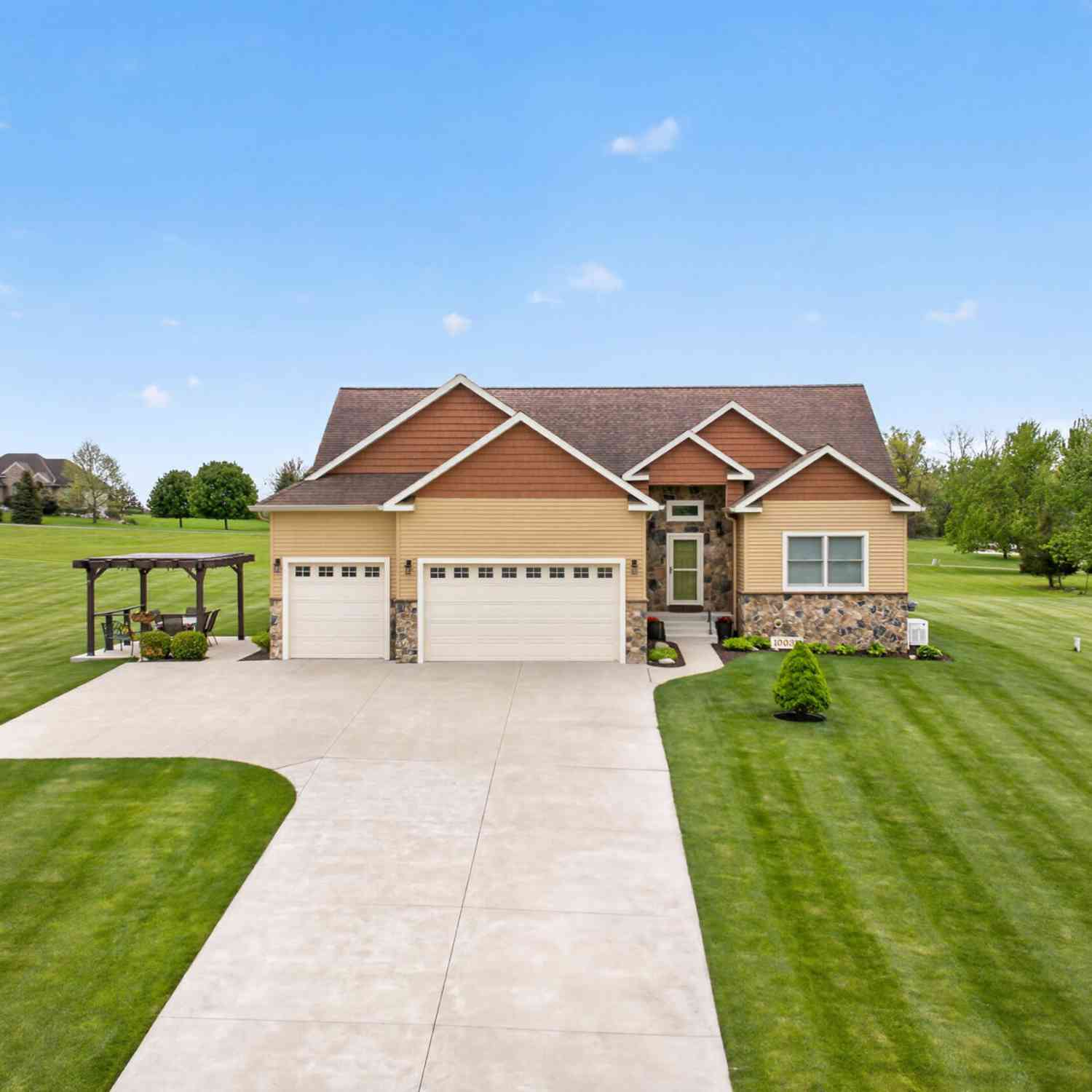 Homes For Sale - 10037 Whitetail Lane<br/> Jackson, MI 49201