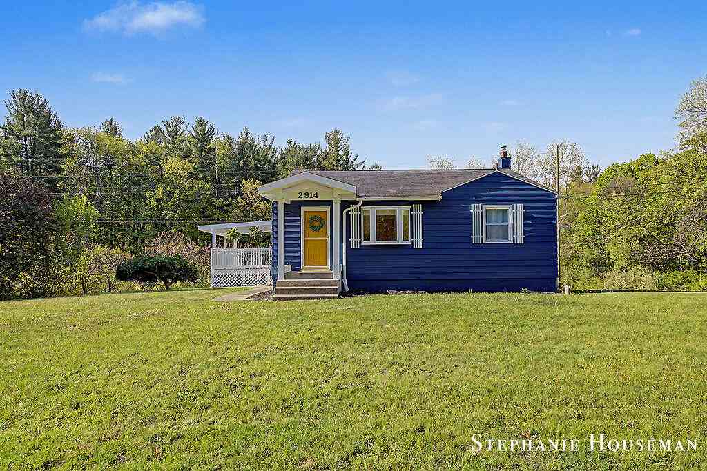 Homes For Sale - 2914 River Hill Drive<br/> Grand Rapids, MI 49534