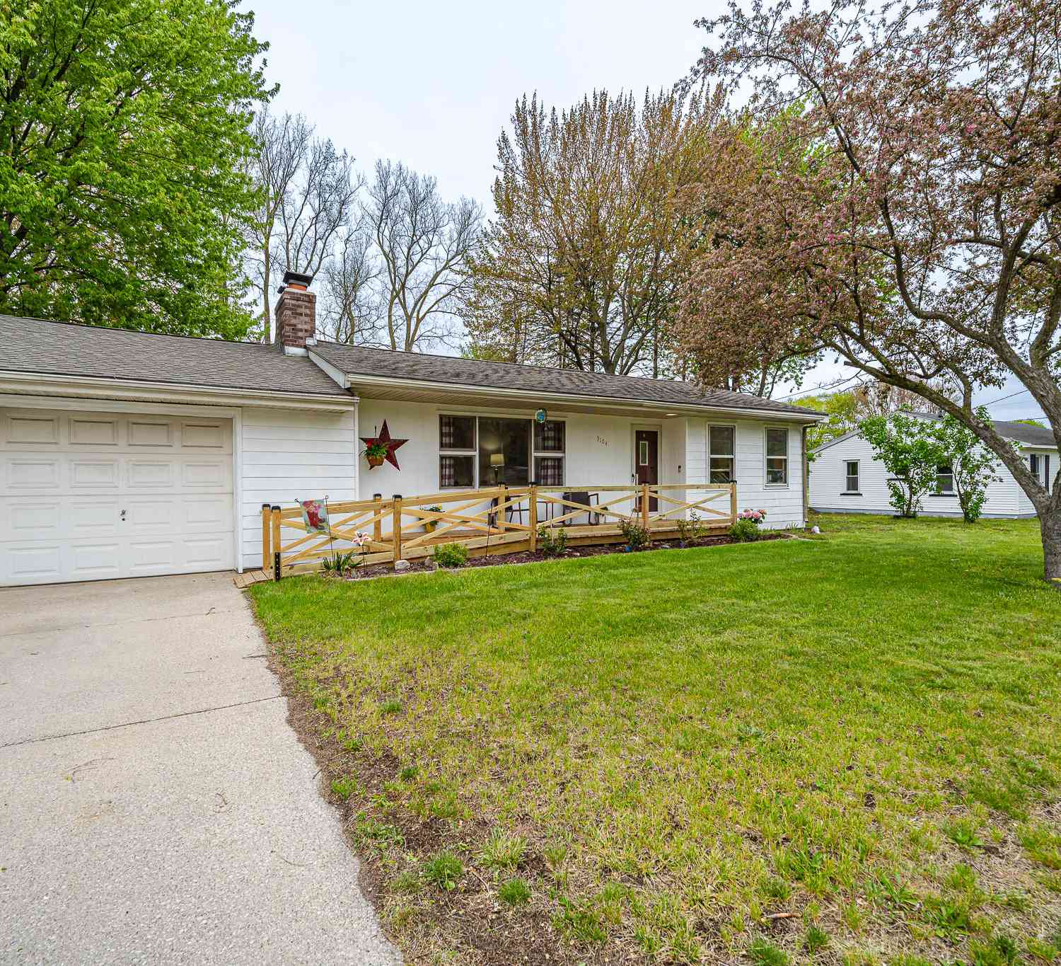 Homes For Sale - 3104 E Apple Avenue<br/> Muskegon, MI 49442