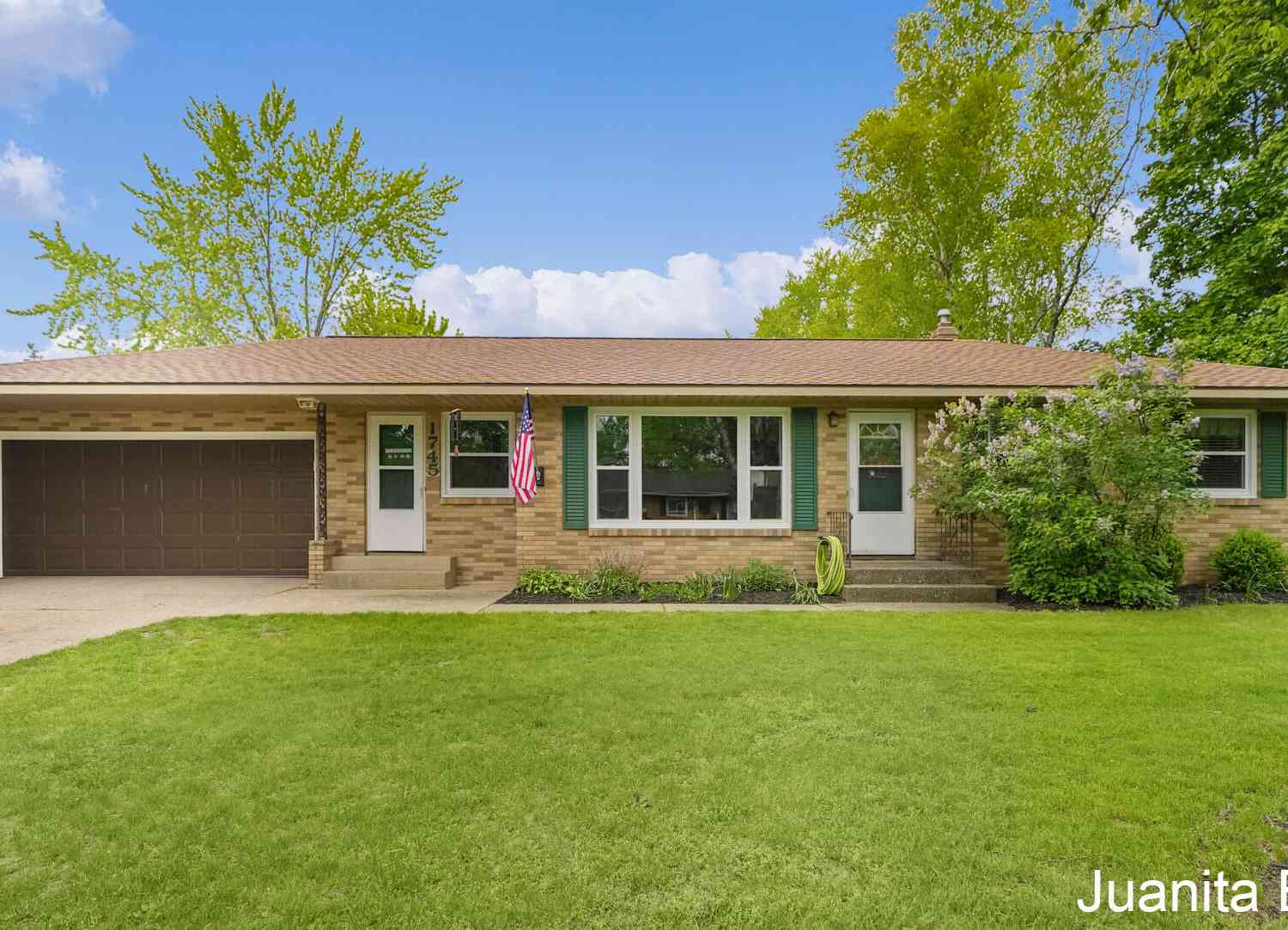 Homes For Sale - 1745 Westwood Court<br/> Jenison, MI 49428