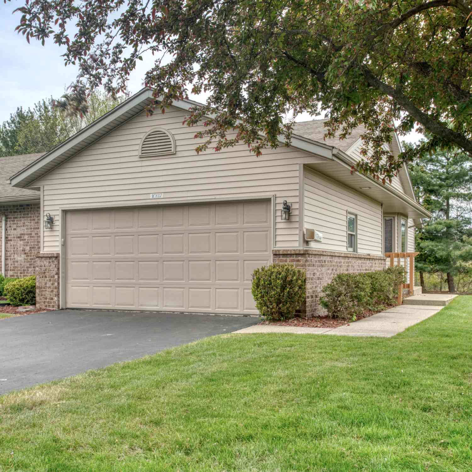 Condo For Sale - 1037 Country Gardens<br/> Grand Rapids, MI 49534