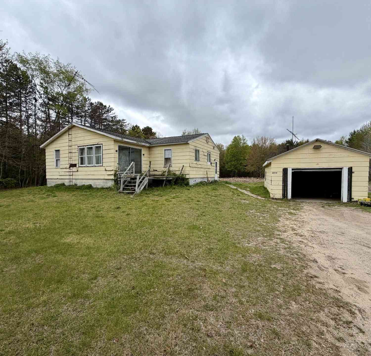 Homes For Sale - 2214 E Mount Garfield Road<br/> Muskegon, MI 49444
