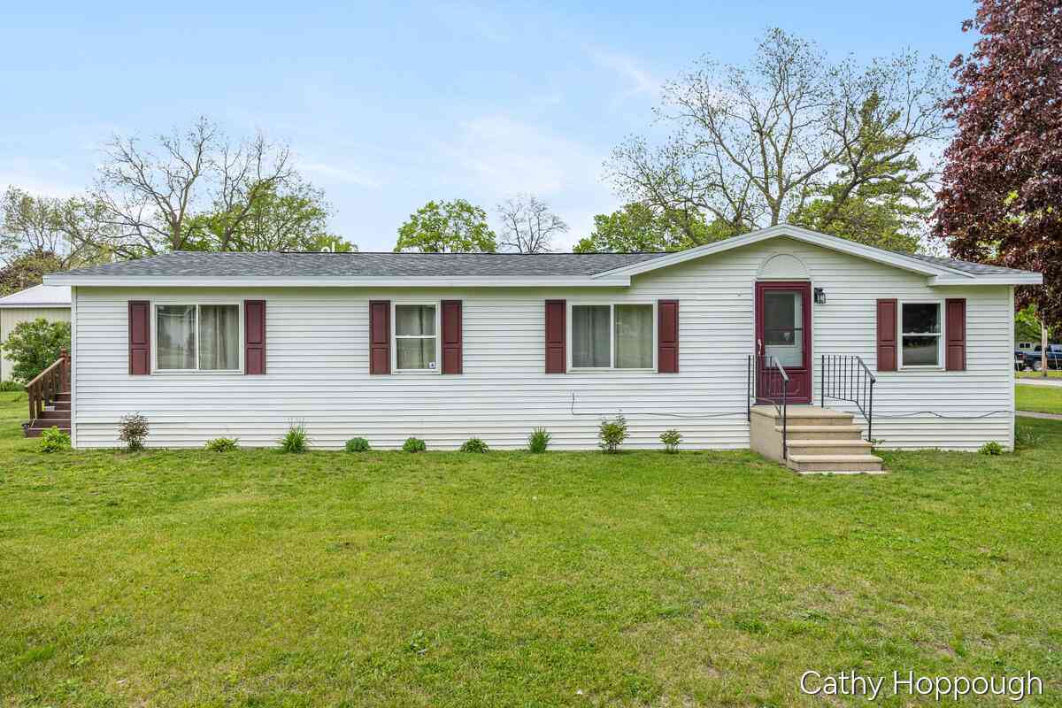 Mobile Home For Sale - 153 Baldwin Street<br/> Lyons, MI 48851
