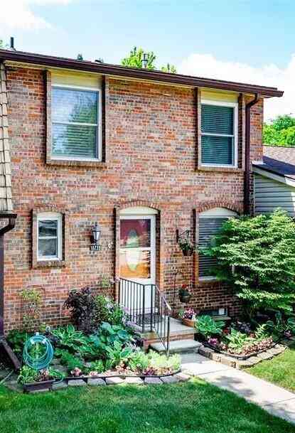 Condo For Sale - 18239 Jamestown Circle<br/> Northville, MI 48168
