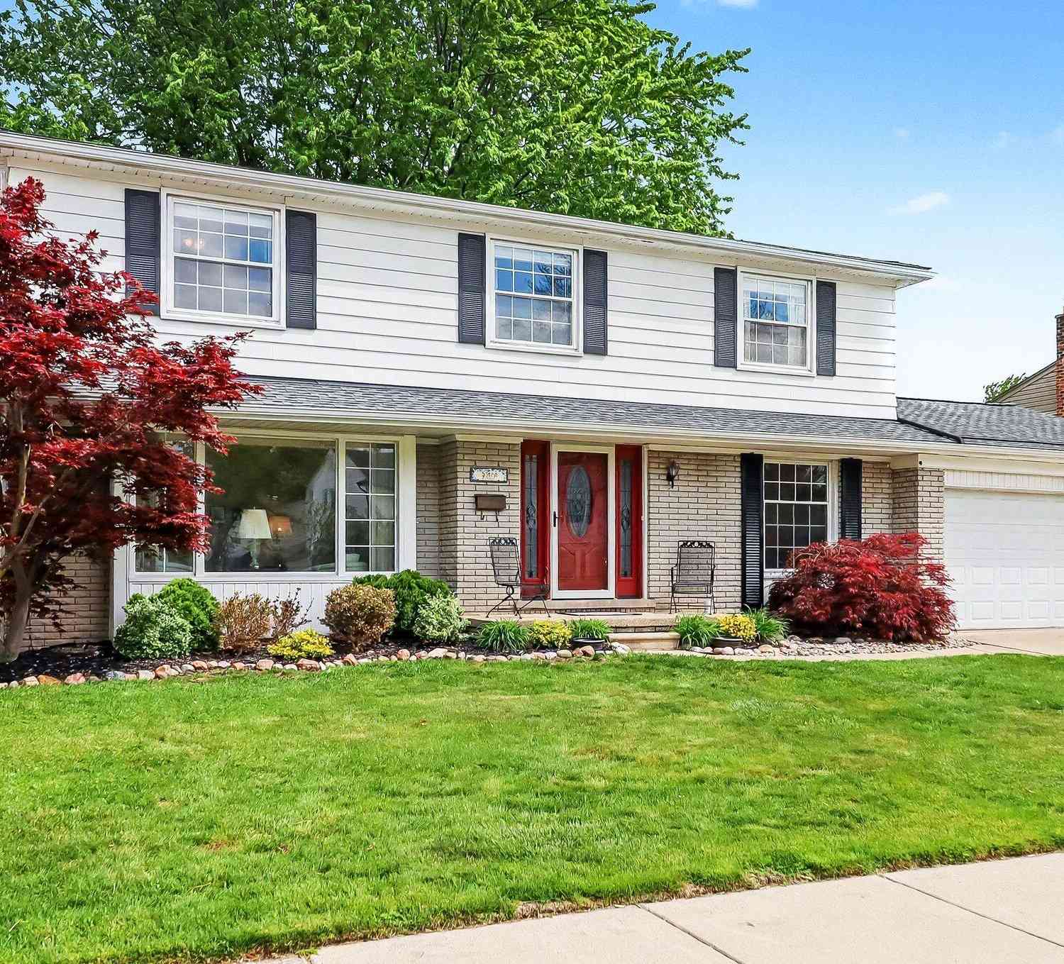 Homes For Sale - 37658 Ladywood<br/> Livonia, MI 48154