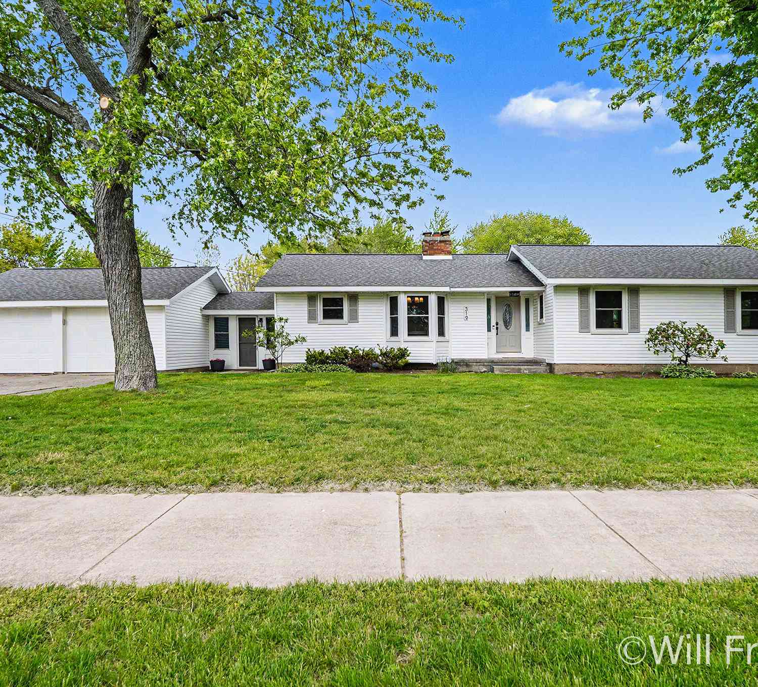Homes For Sale - 319 Country Club Road<br/> Holland, MI 49424