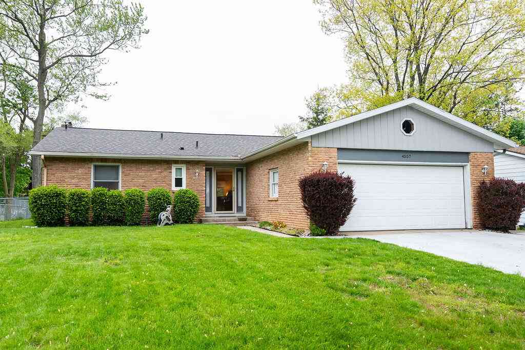 Homes For Sale - 4557 Brooklyn Avenue<br/> Grand Rapids, MI 49508