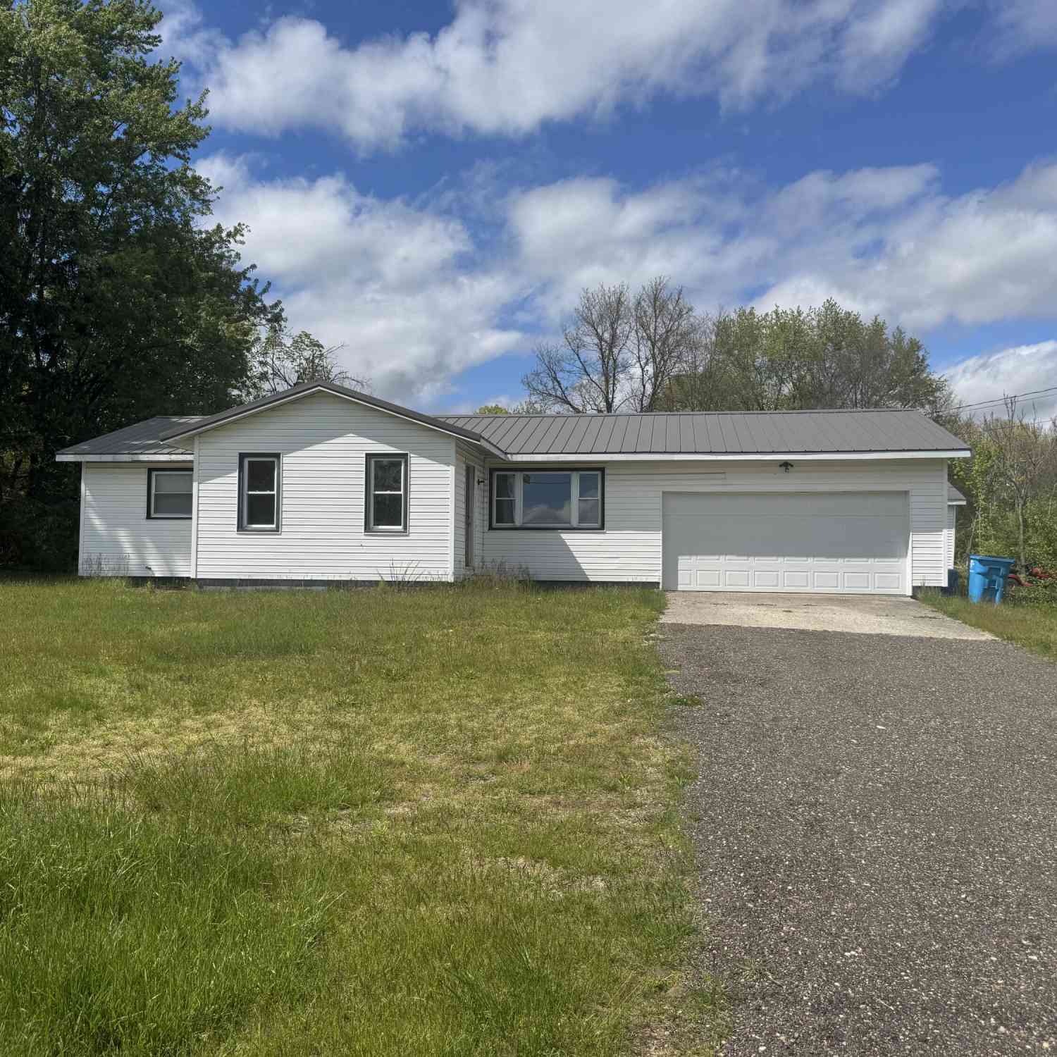 Homes For Sale - 30396 Peavine Street<br/> Dowagiac, MI 49047