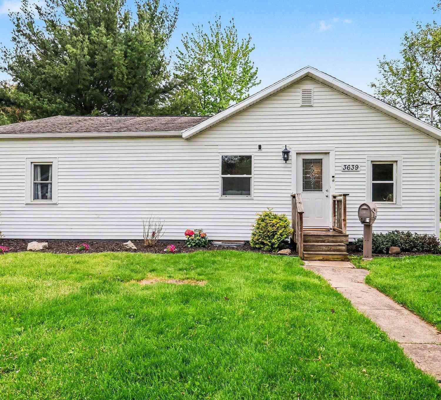 Homes For Sale - 3639 Adams Street<br/> Kalamazoo, MI 49008