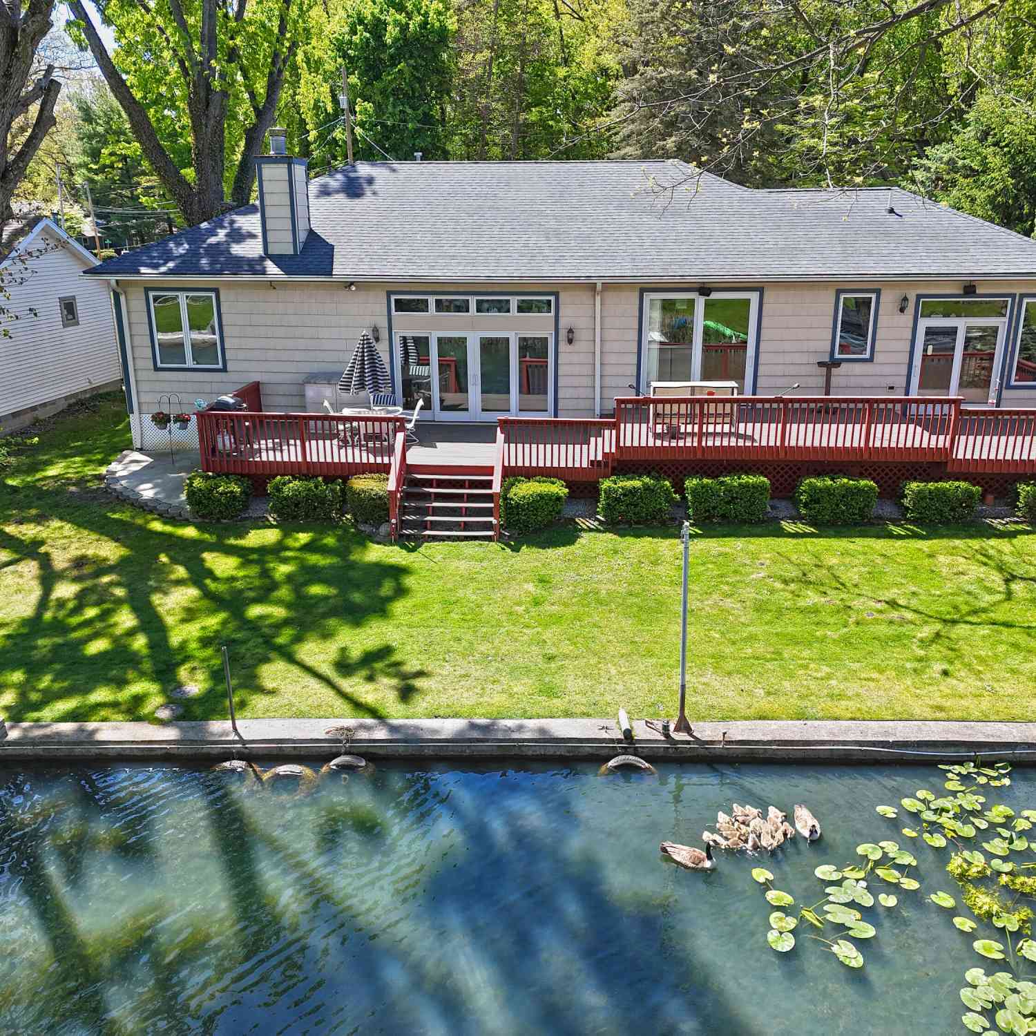 Homes For Sale - 31886 W Lakeshore Drive<br/> Dowagiac, MI 49047