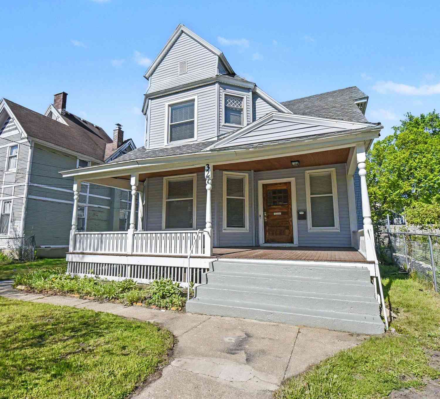 Homes For Sale - 327 Henry Avenue<br/> Grand Rapids, MI 49503