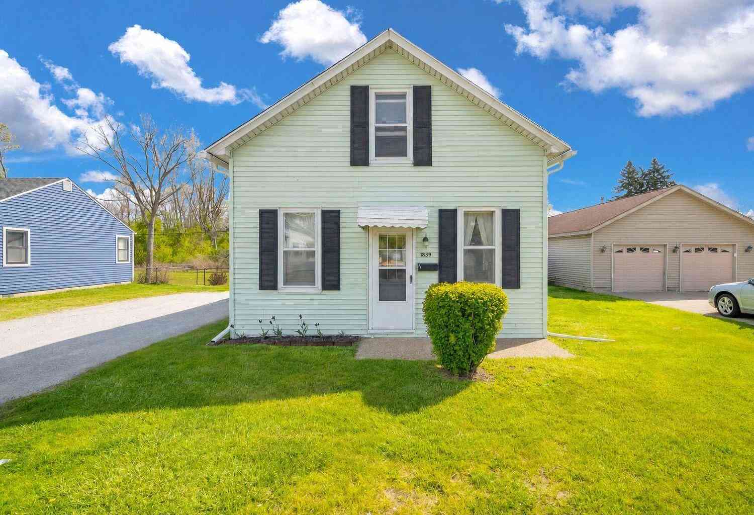 Homes For Sale - 1839 Water Street<br/> Port Huron, MI 48060