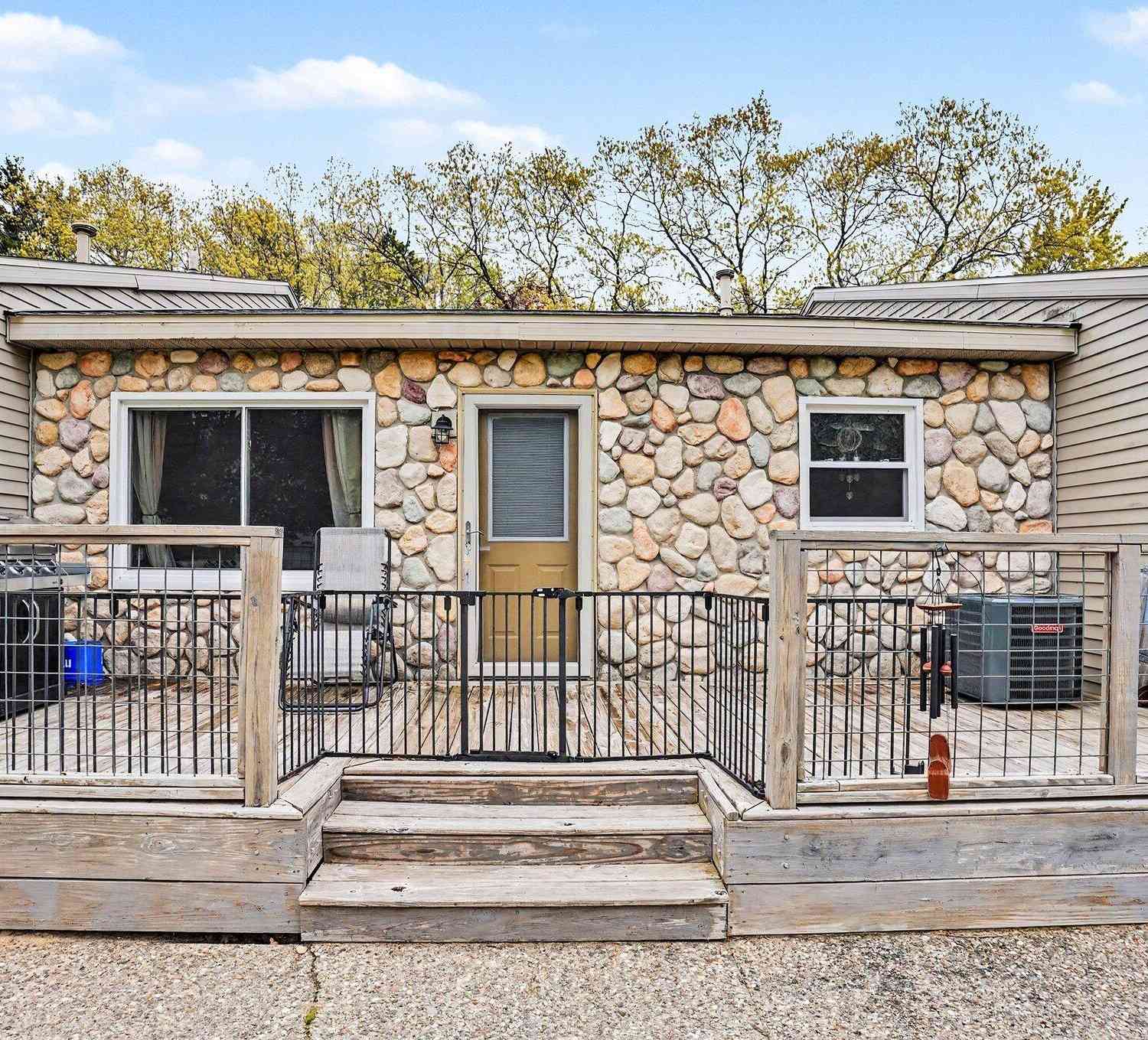 Condo For Sale - 18210 Mohawk Drive #2<br/> Spring Lake, MI 49456